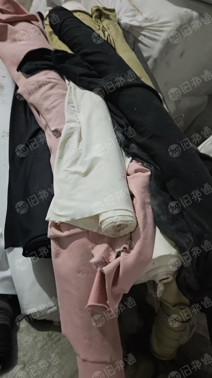 长期出售大圆机针织布，擦机布原料，布块，小卷布都有，统货走，现货四吨左右