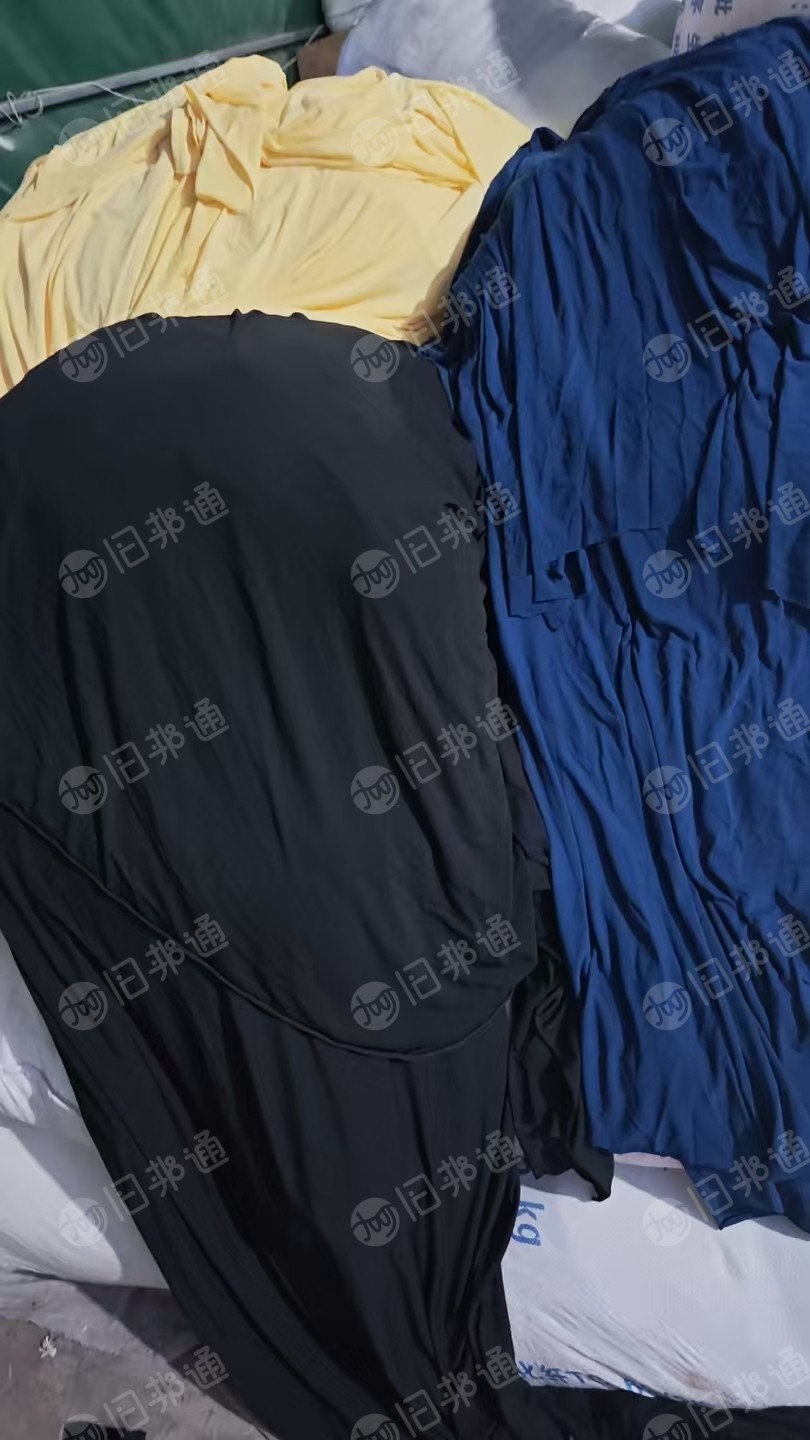 长期出售大圆机针织布，擦机布原料，布块，小卷布都有，统货走，现货四吨左右