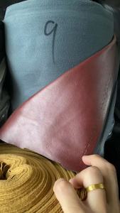 出售深红色库存pvc皮革，库存皮革，门幅1米4