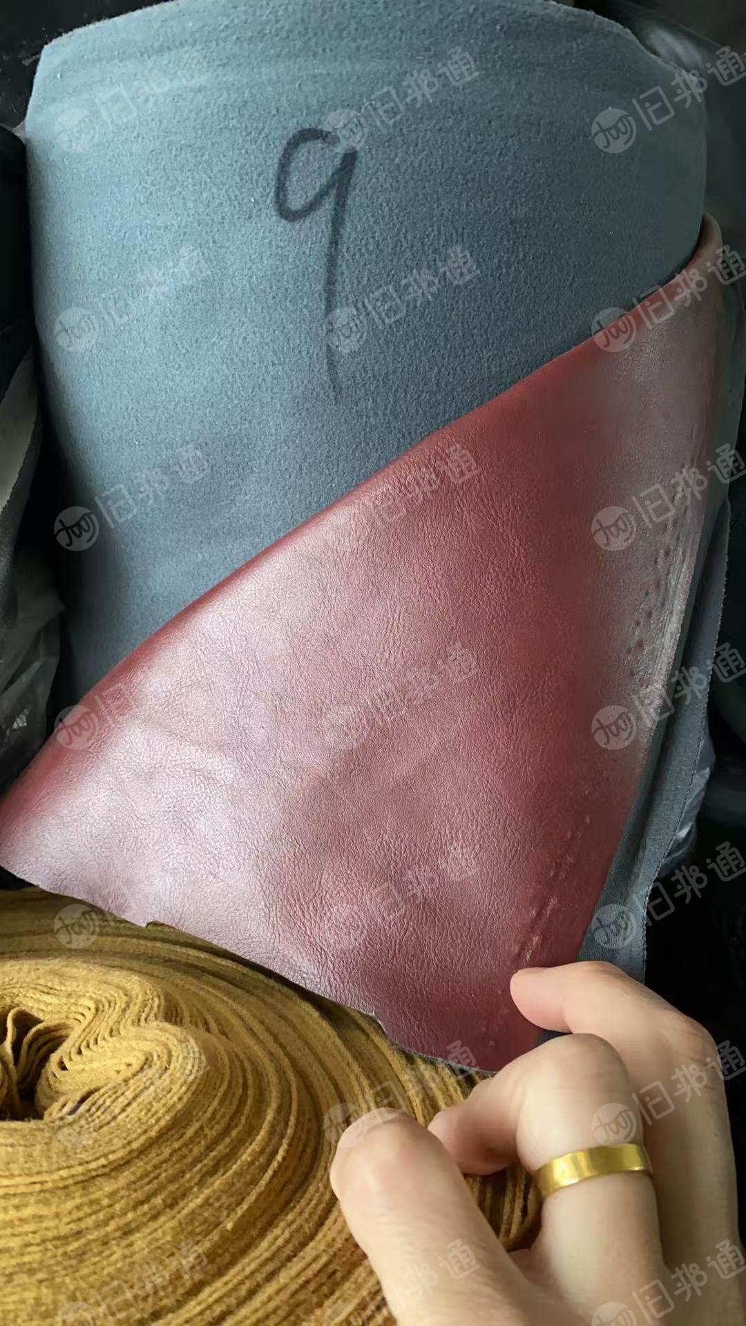 出售深红色库存pvc皮革，库存皮革，门幅1米4