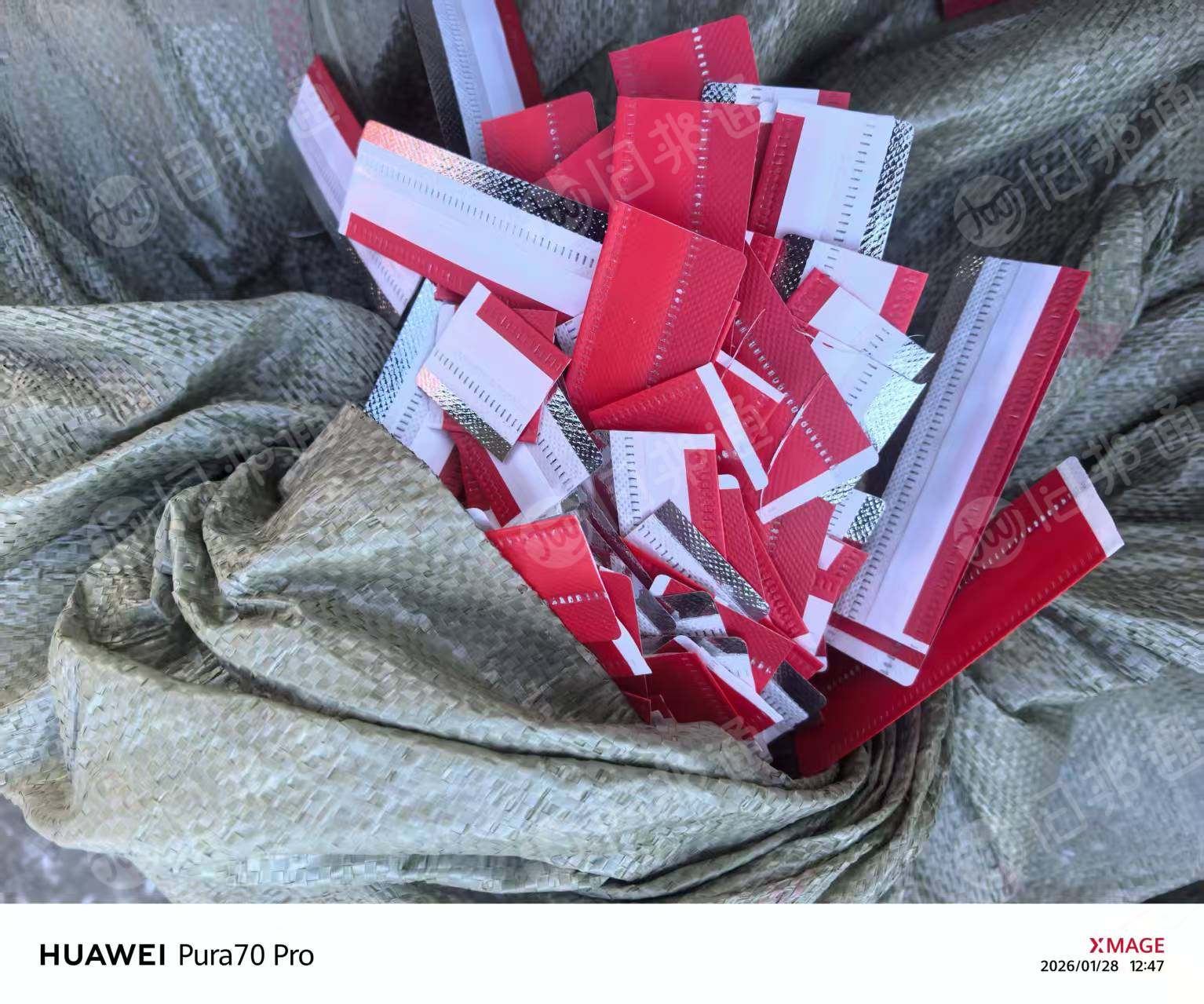 长期出售pp无纺布手提袋，无纺布边角料，外卖袋边角料，现货五六十吨