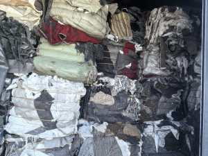 长期出售尼龙单6地毯边角料，地毯下脚料，有带pp线，出成率98，现货几十吨