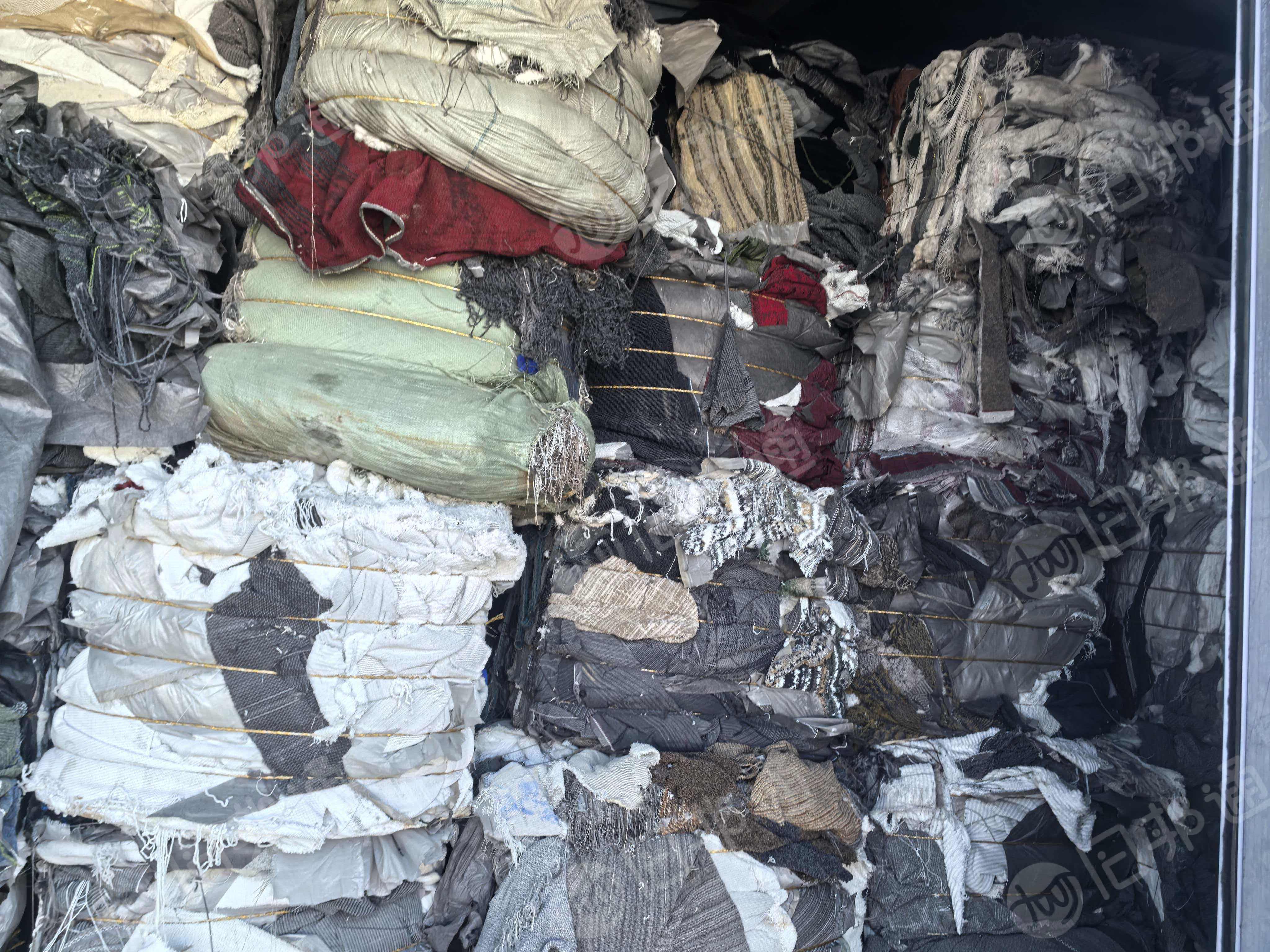 长期出售尼龙单6地毯边角料，地毯下脚料，有带pp线，出成率98，现货几十吨