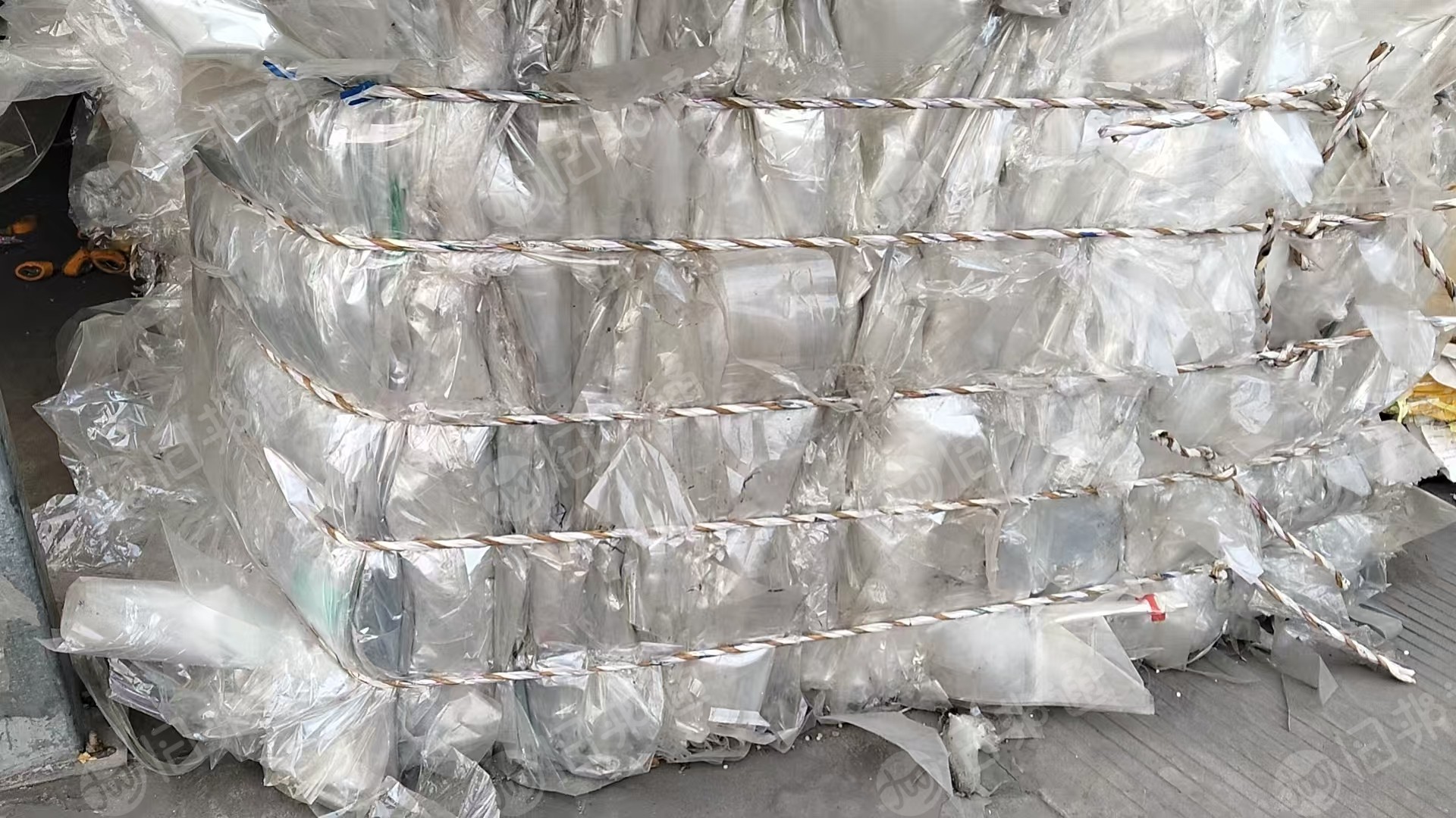 长期出售PET膜废料，轻胶膜，无胶膜等