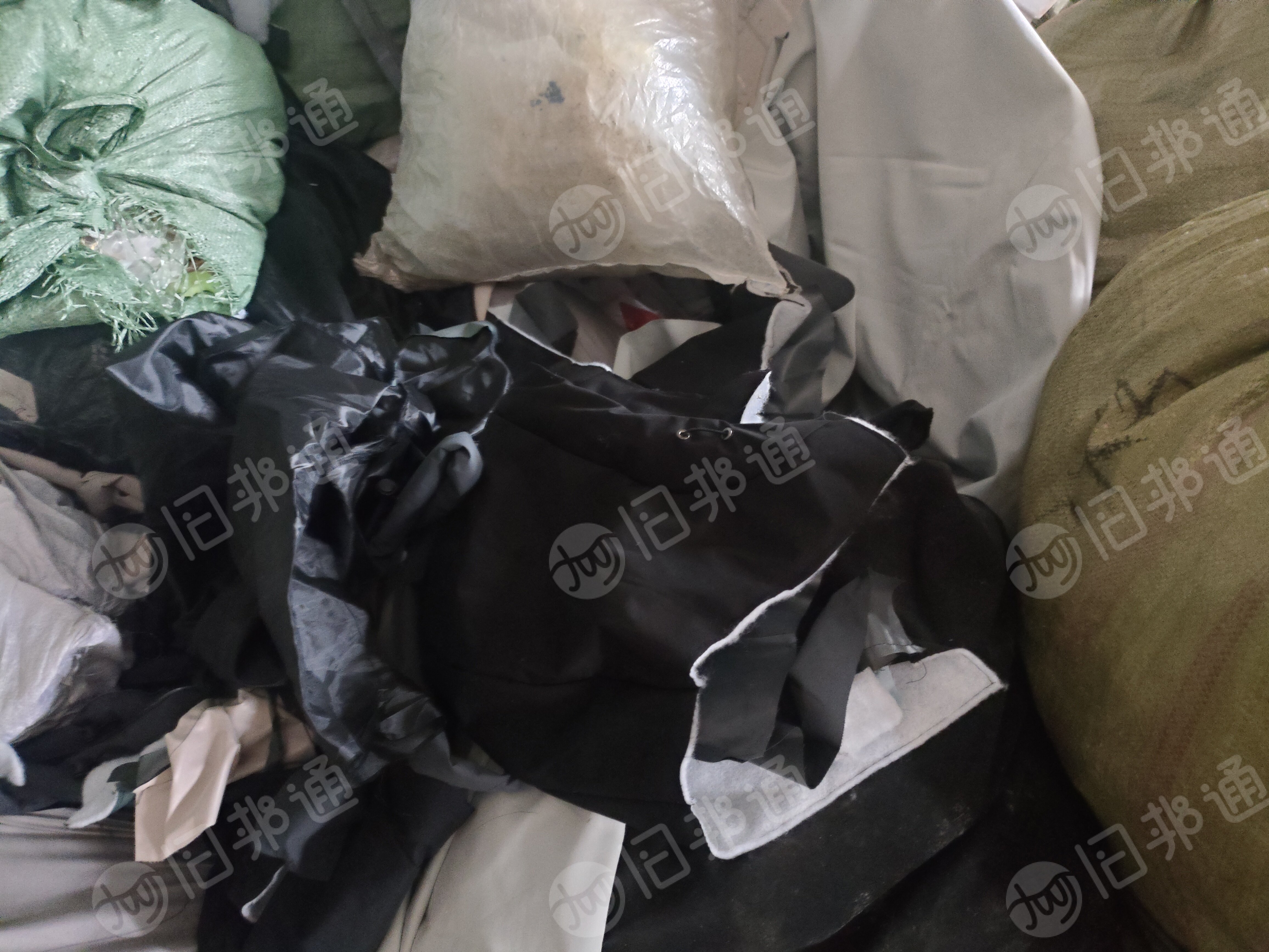 长期出售监狱下来的废布边角料，服装边角料，鞋子，衣服，丝棉下脚料等，月供十几吨，货在贵州黔南