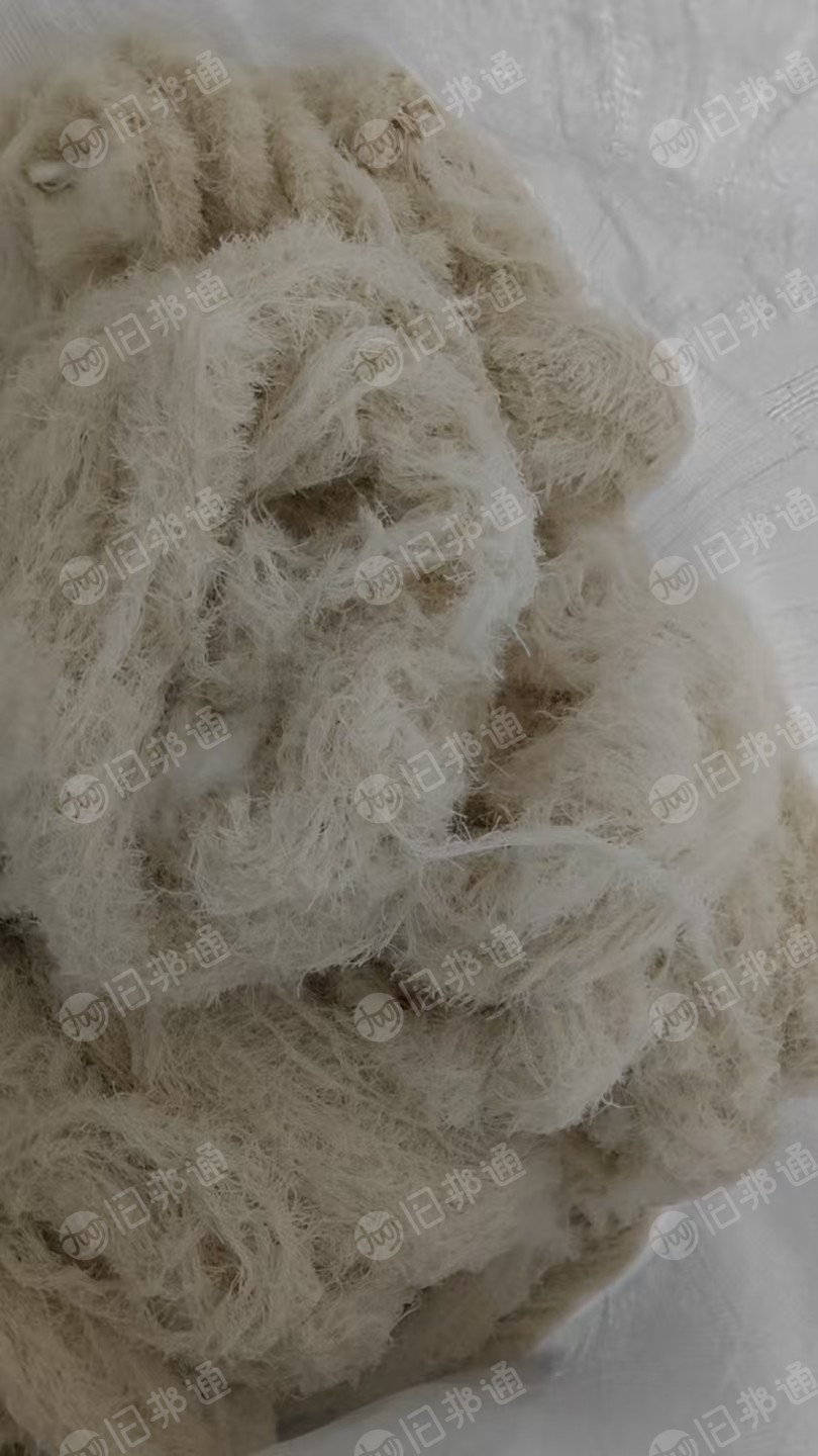 长期出售布边纱,筋是涤的,边纱是纯棉的,月供10吨左右,货在湖北咸宁