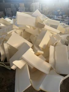 长期出售床垫厂下来的海绵废料，纯白色，已压包，现货10吨左右
