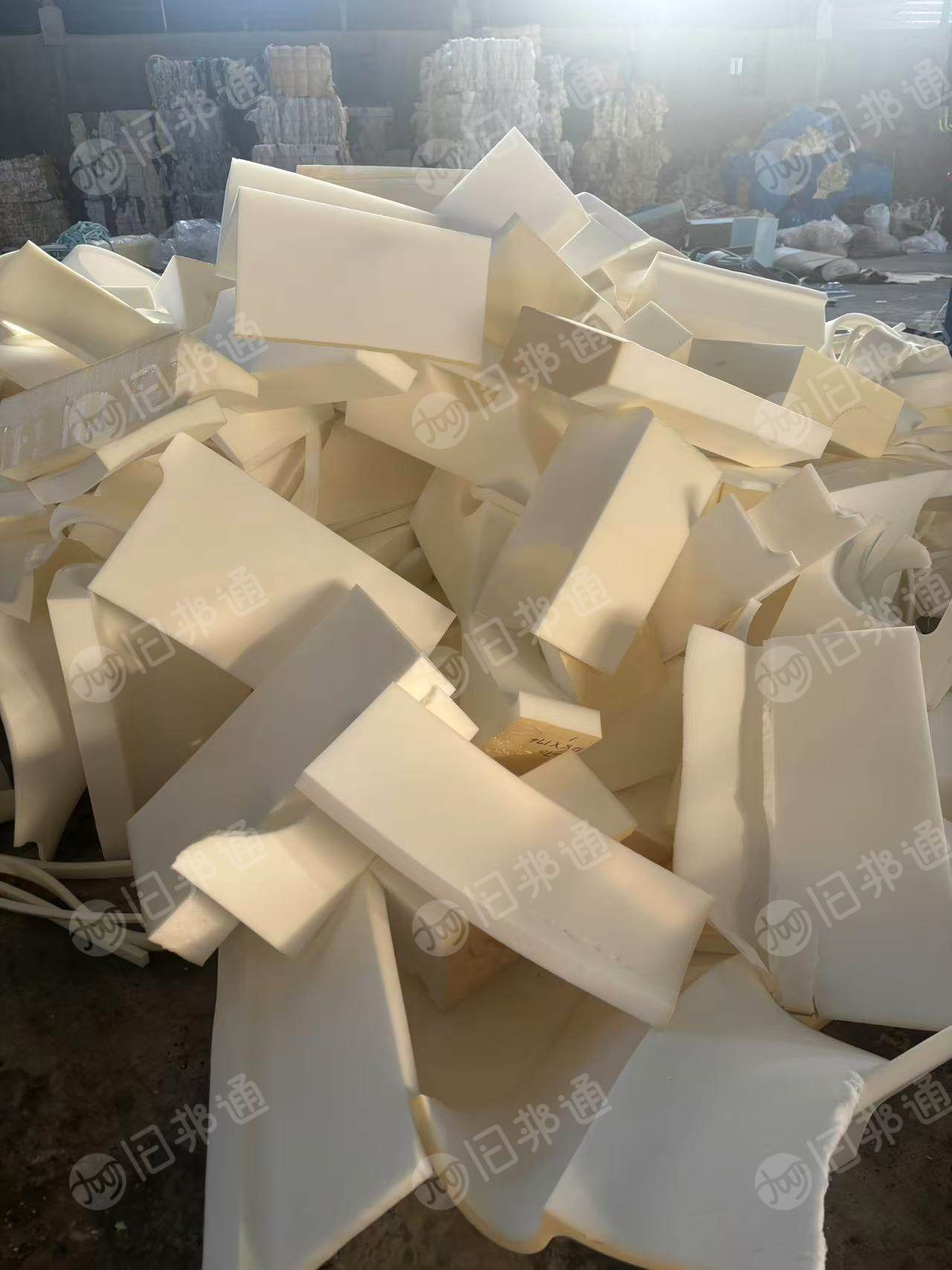 长期出售床垫厂下来的海绵废料，纯白色，已压包，现货10吨左右