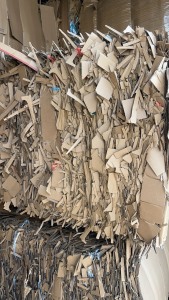 长期出售纯黄板纸边角料，每个月1-2车