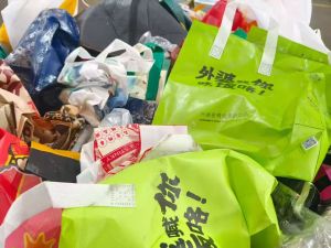 长期出售杂色pp无纺布，pp无纺布外卖袋，月供400吨