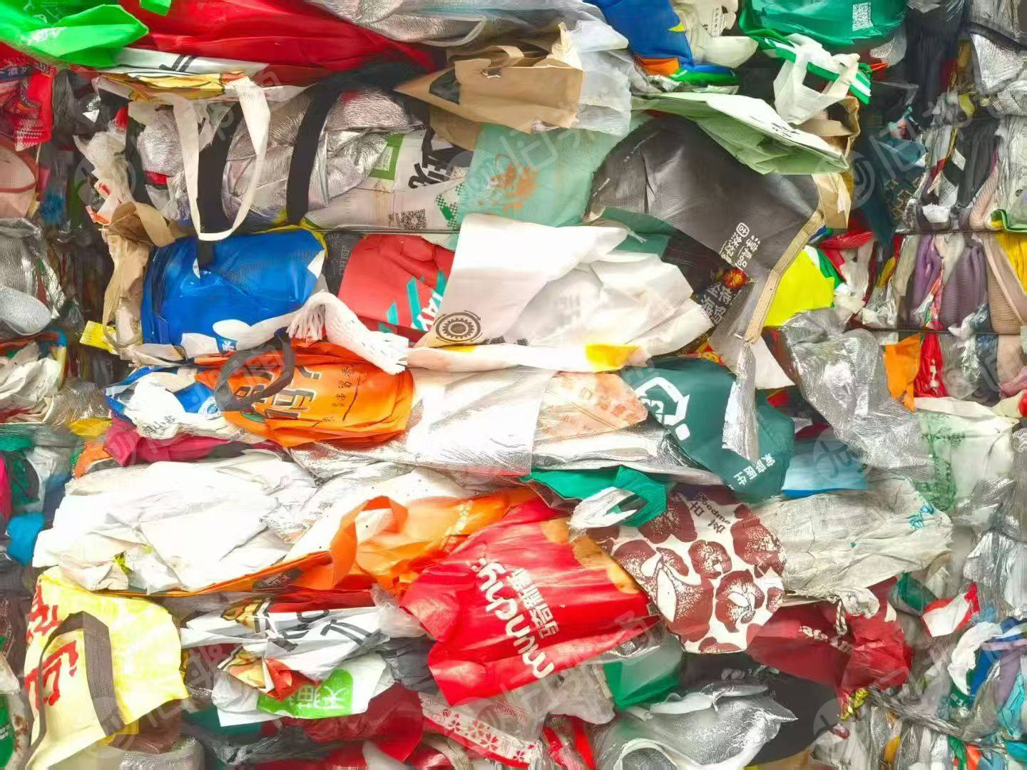 长期出售杂色pp无纺布，pp无纺布外卖袋，月供400吨