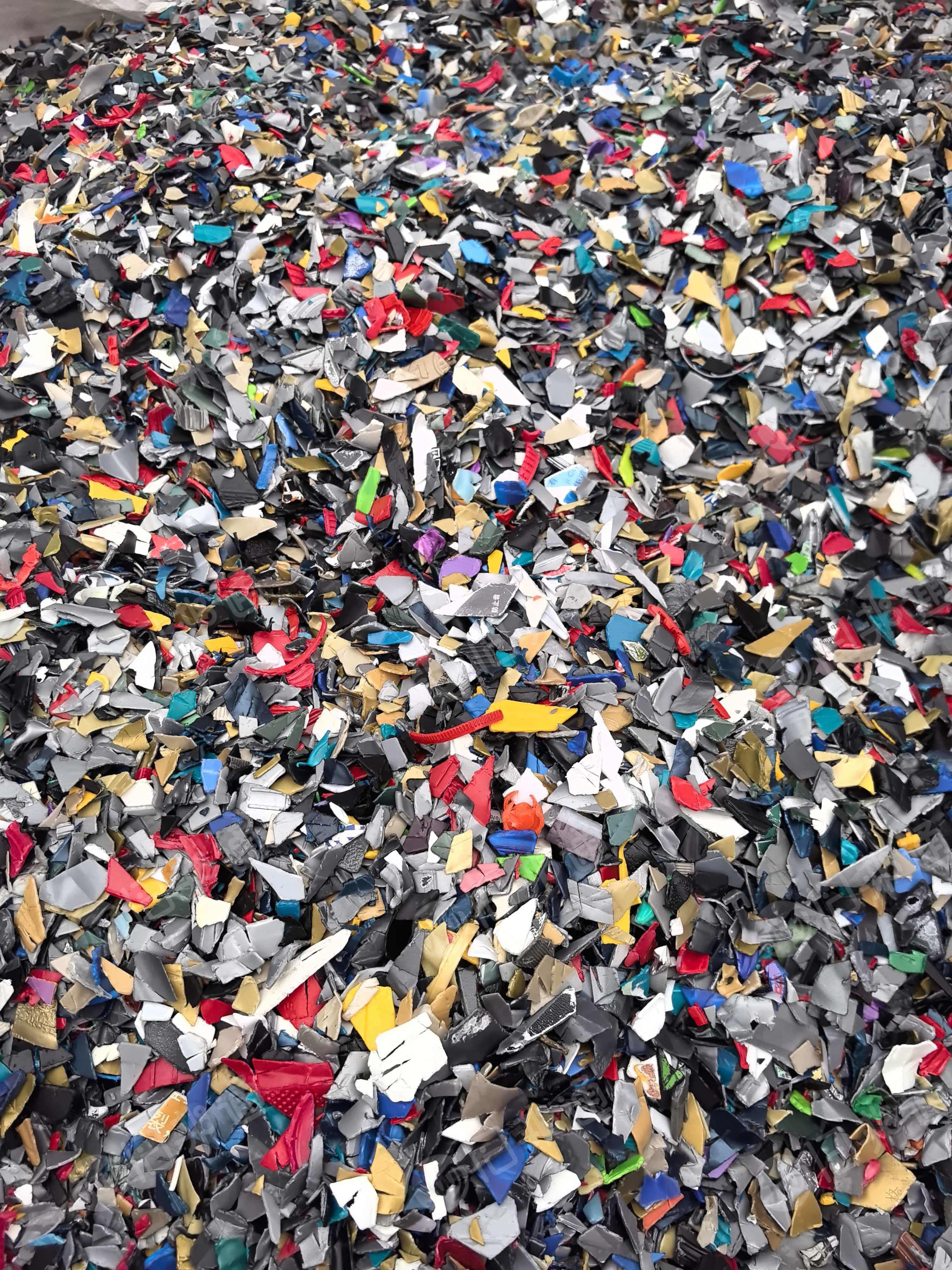 长期出售纯机油壶破碎料，全漂的，现货10多吨