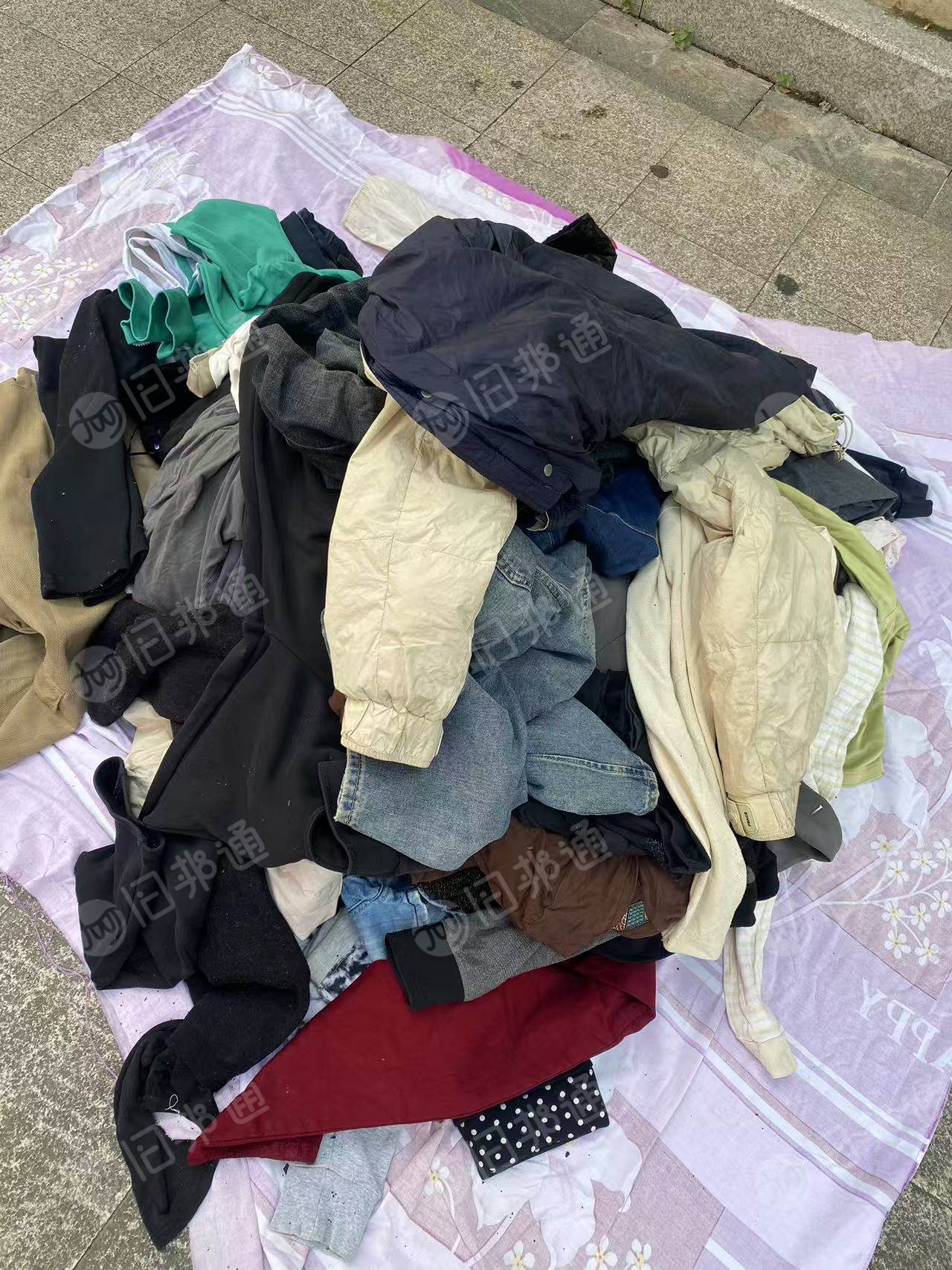 长期出售旧衣服统货，小区货，没有包含鞋子，现货够9米6一车，货在浙江杭州