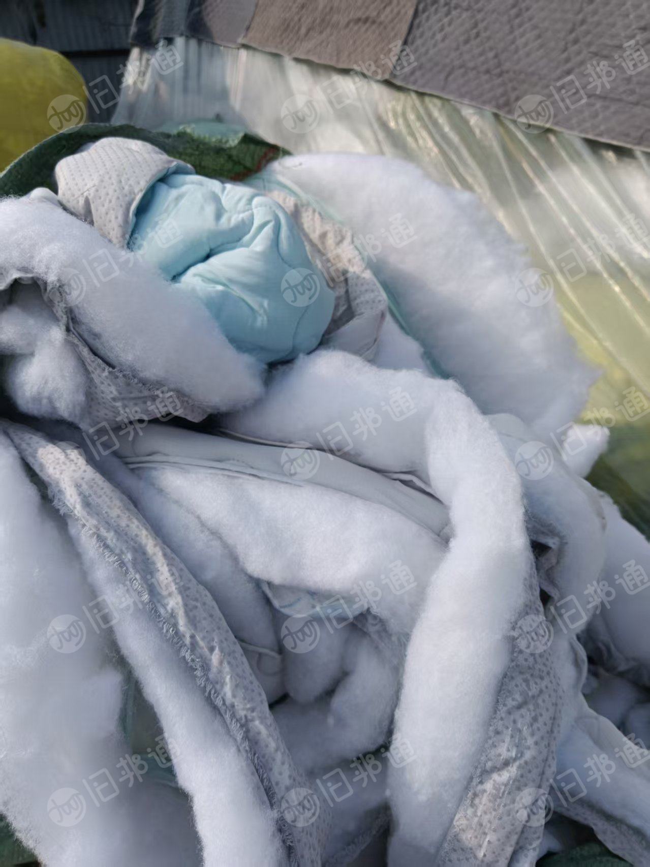 长期出售绗棉下脚料,丝棉边角料,带布棉,现货有10吨,货在山东泰安