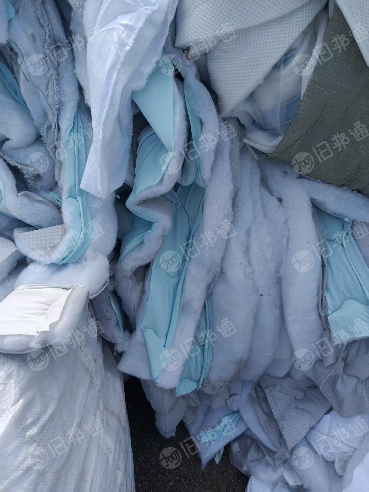 长期出售绗棉下脚料，丝棉边角料，带布棉，现货有10吨，货在山东泰安