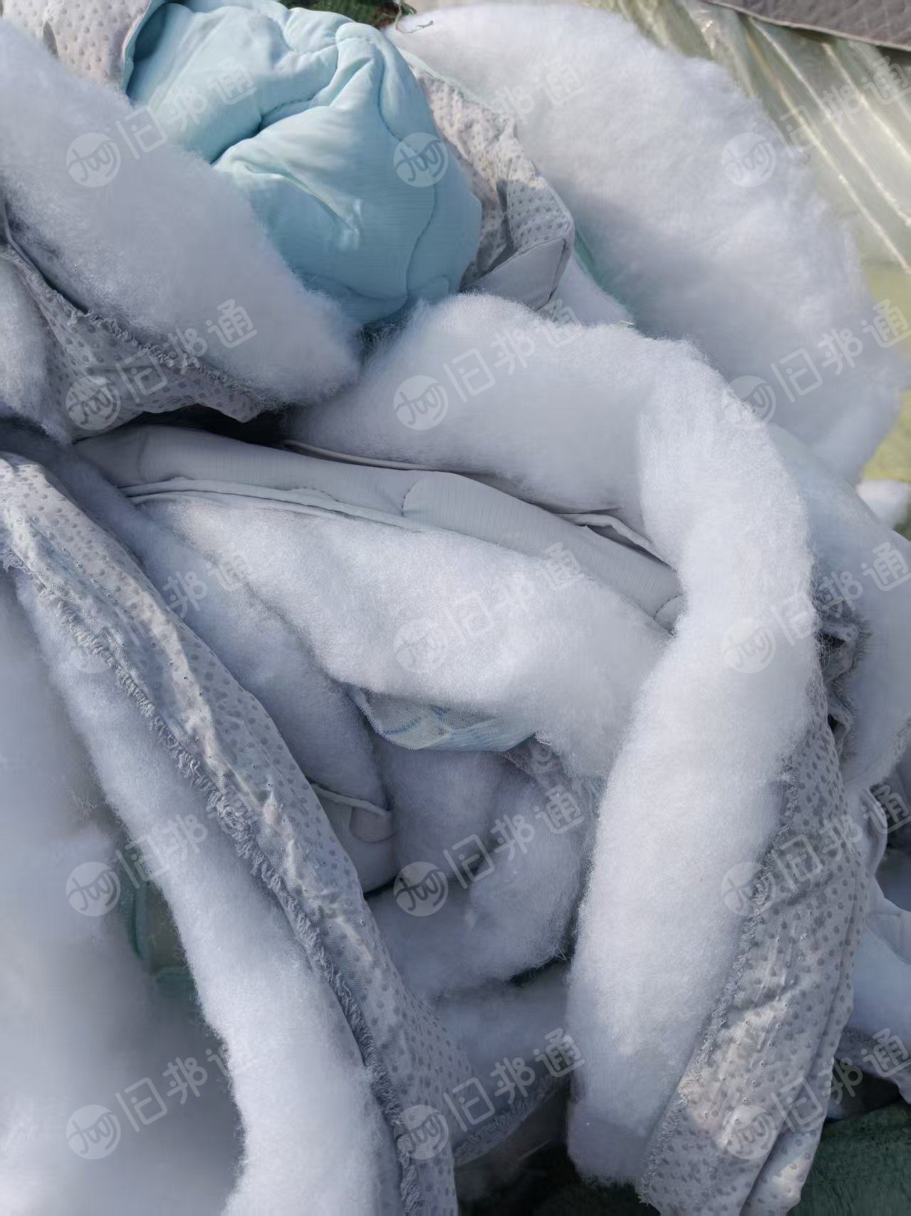 长期出售绗棉下脚料,丝棉边角料,带布棉,现货有10吨,货在山东泰安