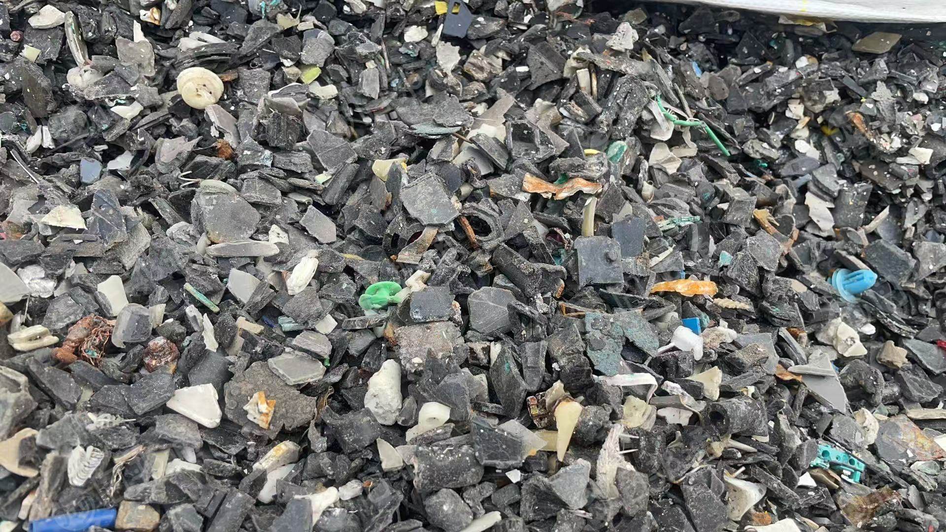 出售汽车内饰沉底料，汽车内饰盐底料，含铜铝不锈钢，过20度盐水，现货一挂车