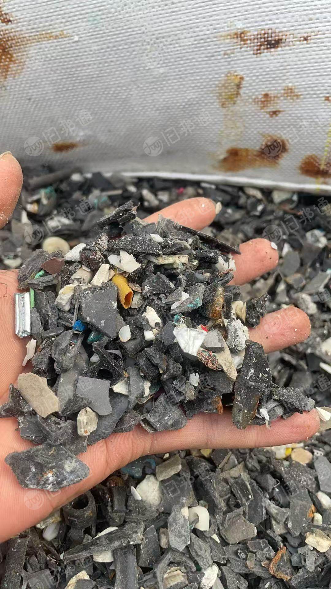 出售汽车内饰沉底料，汽车内饰盐底料，含铜铝不锈钢，过20度盐水，现货一挂车