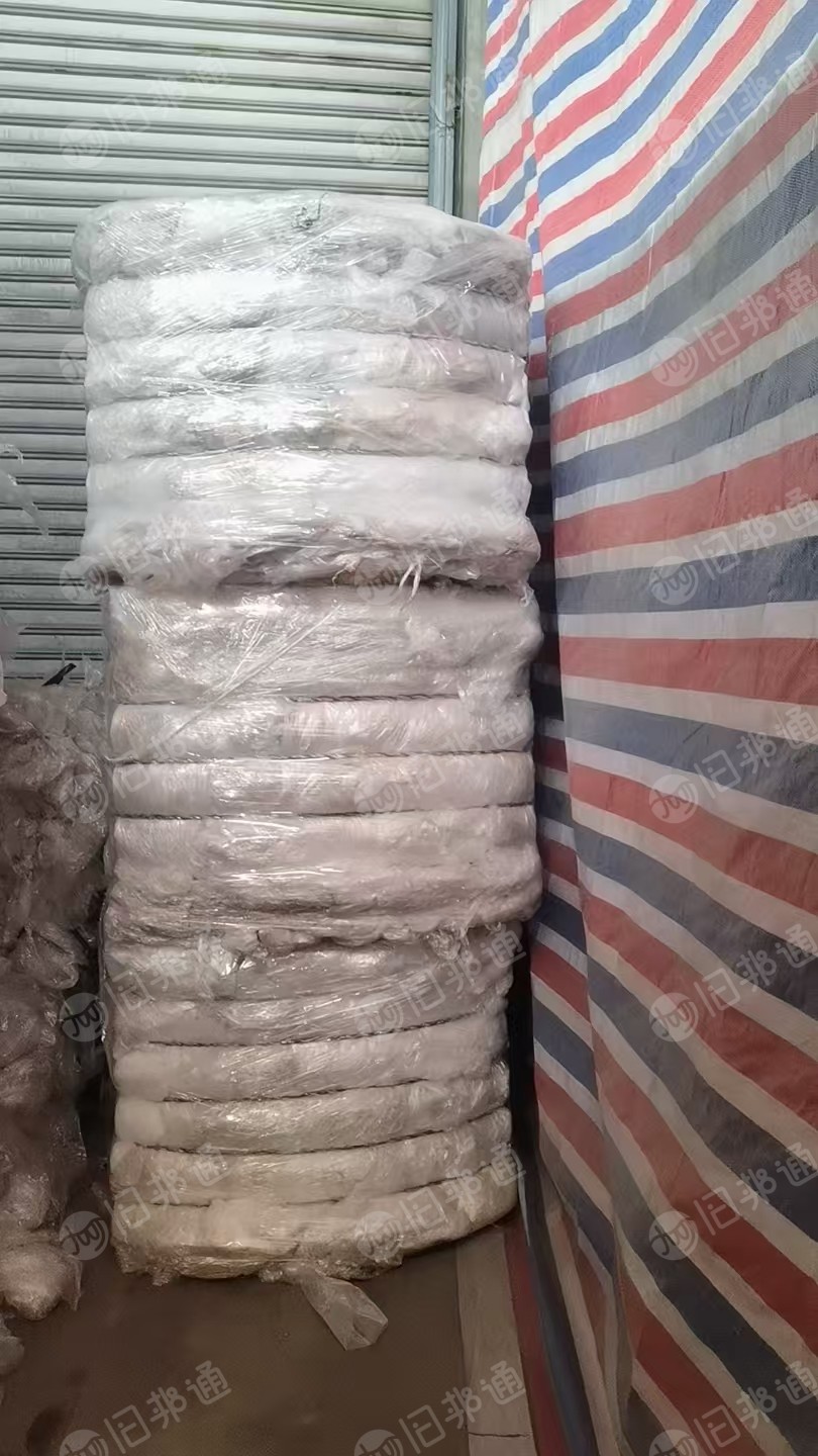 出售高压膜，干造水洗的都有，缠绕膜占8个以上，月供100吨