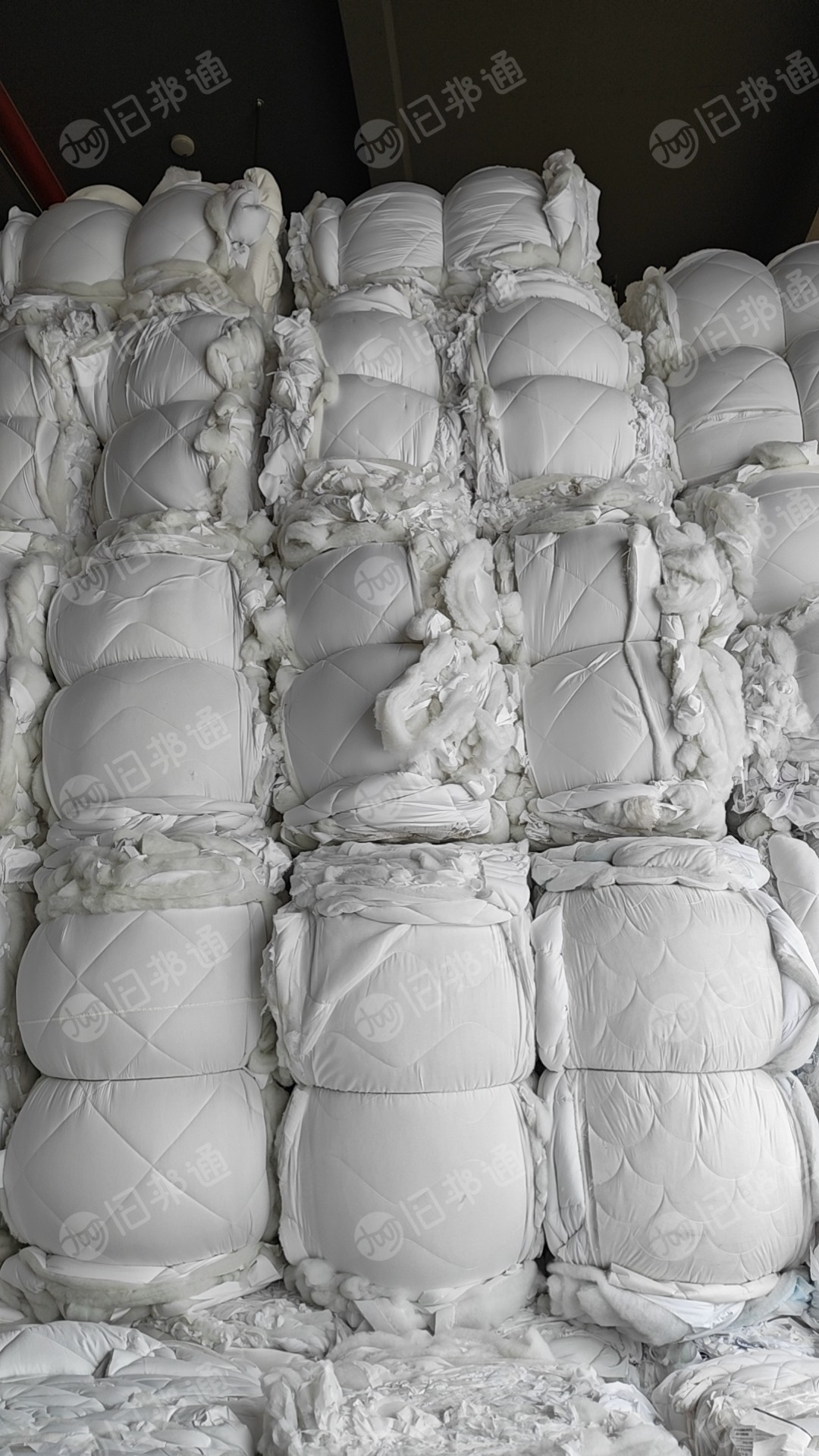 长期出售床垫厂下来的白色丝棉下脚料,绗棉边角料,有覆膜的和不覆膜的,有分开,月供25吨左右