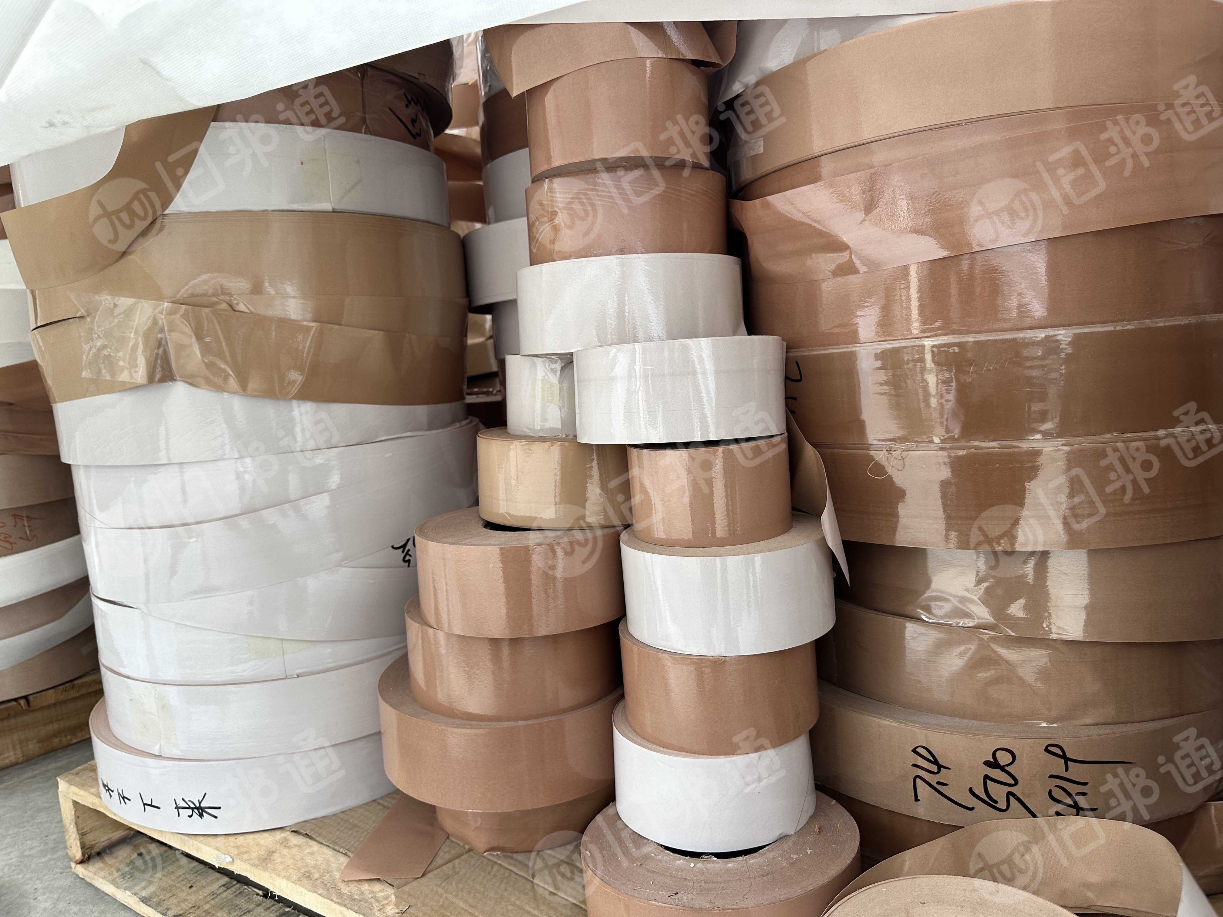 长期出售医药厂做膏药剩下的余料，复合边角料，现货5吨左右，厂在河南许昌