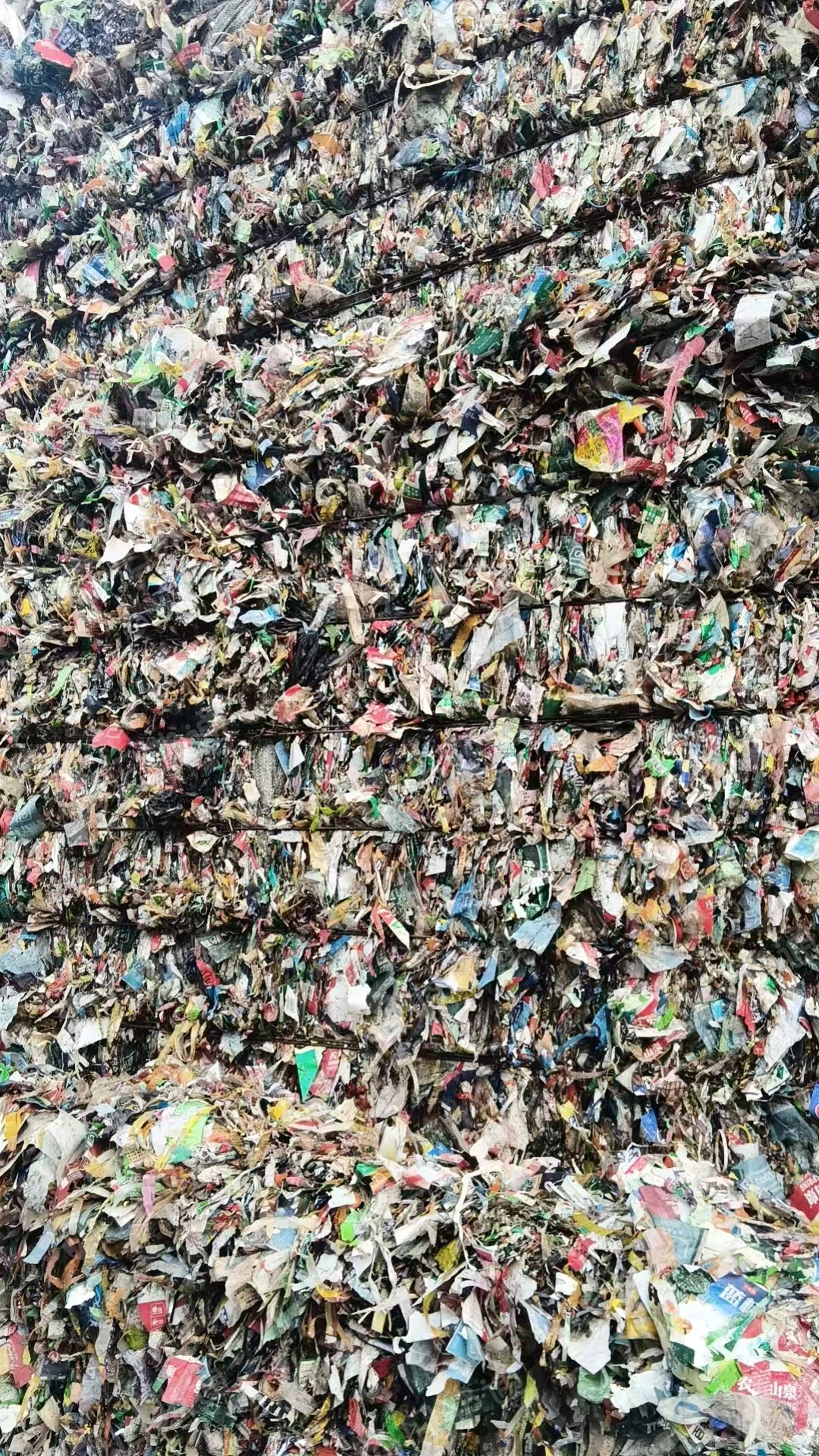 出售矿泉水瓶脱标下来的商标纸毛料，现货30多吨