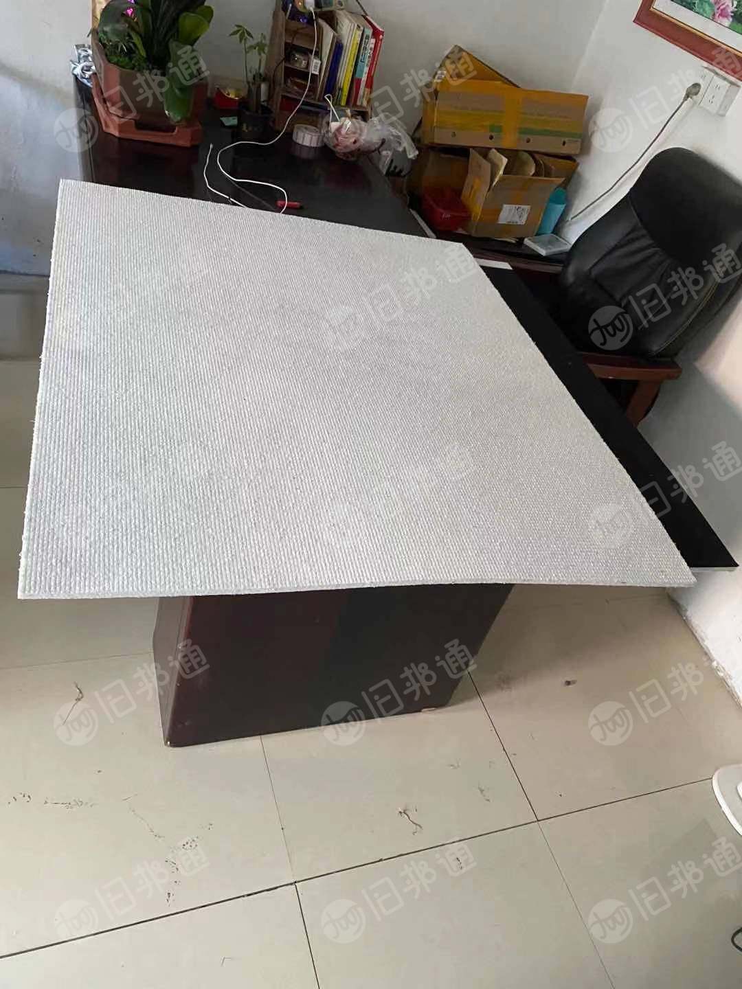 长期出售汽车内饰开花棉，含少量4080，可以直接上机做毛毡，每个月有100多吨，货在江苏无锡