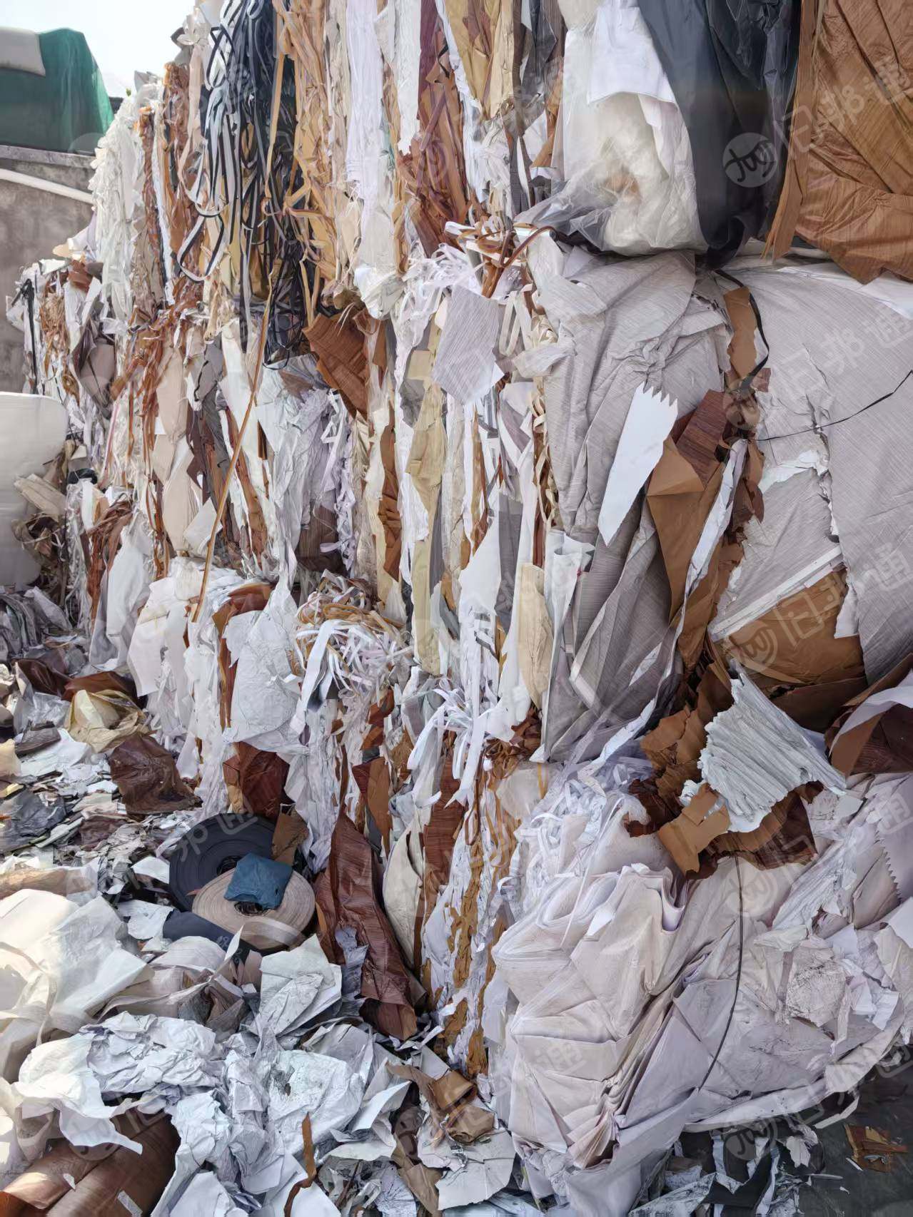 长期出售pvc墙纸毛料,覆膜,中性软质的,现货9.6一车,月供100吨左右