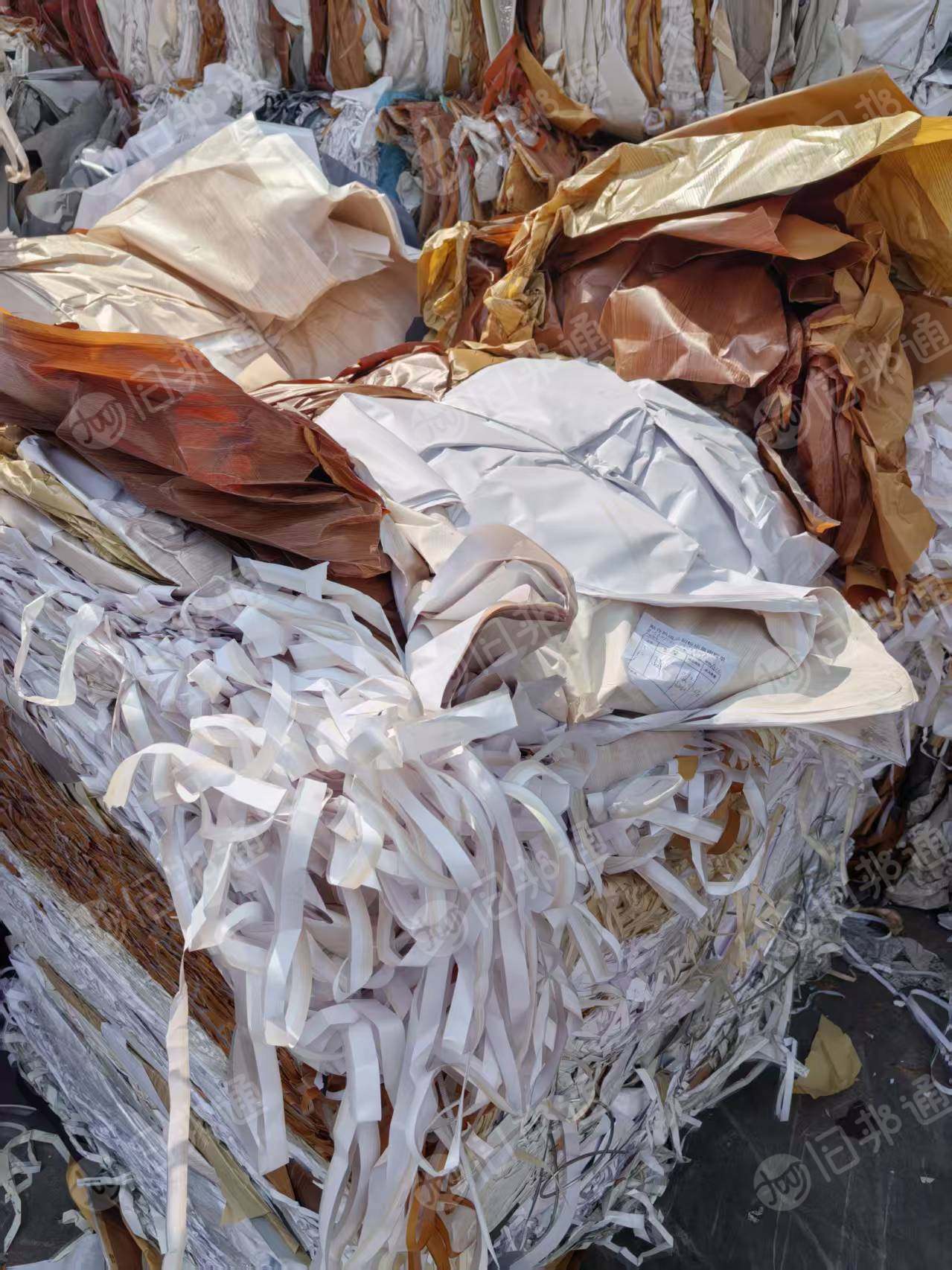 长期出售pvc墙纸毛料，覆膜，中性软质的，现货9.6一车，月供100吨左右