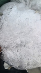 长期出售白色涤纶造粒料，涤纶拉丝料，统货出，现货有20多吨，货在浙江温州