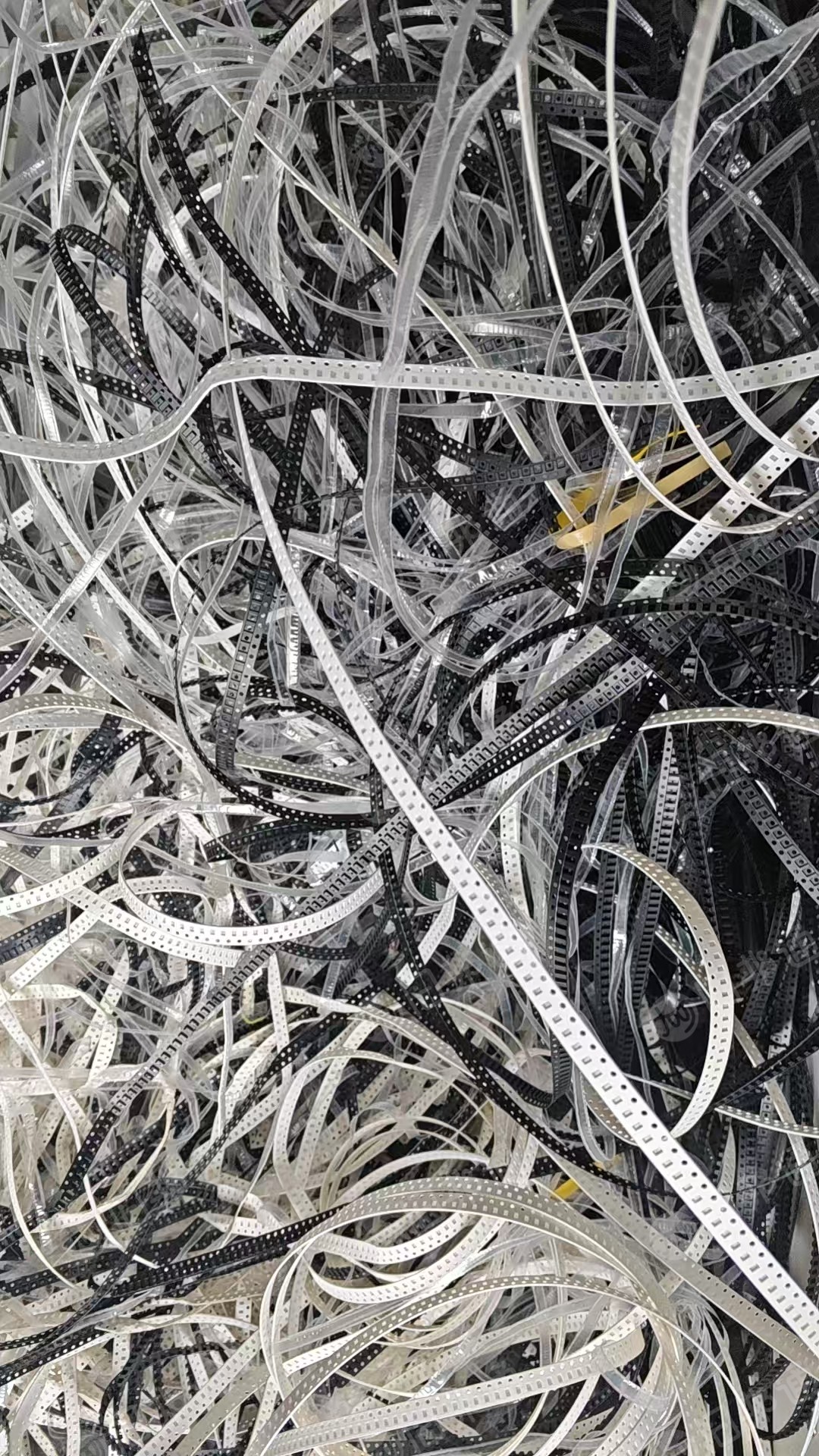 出售电子废带，纸和塑料一起，长期有货