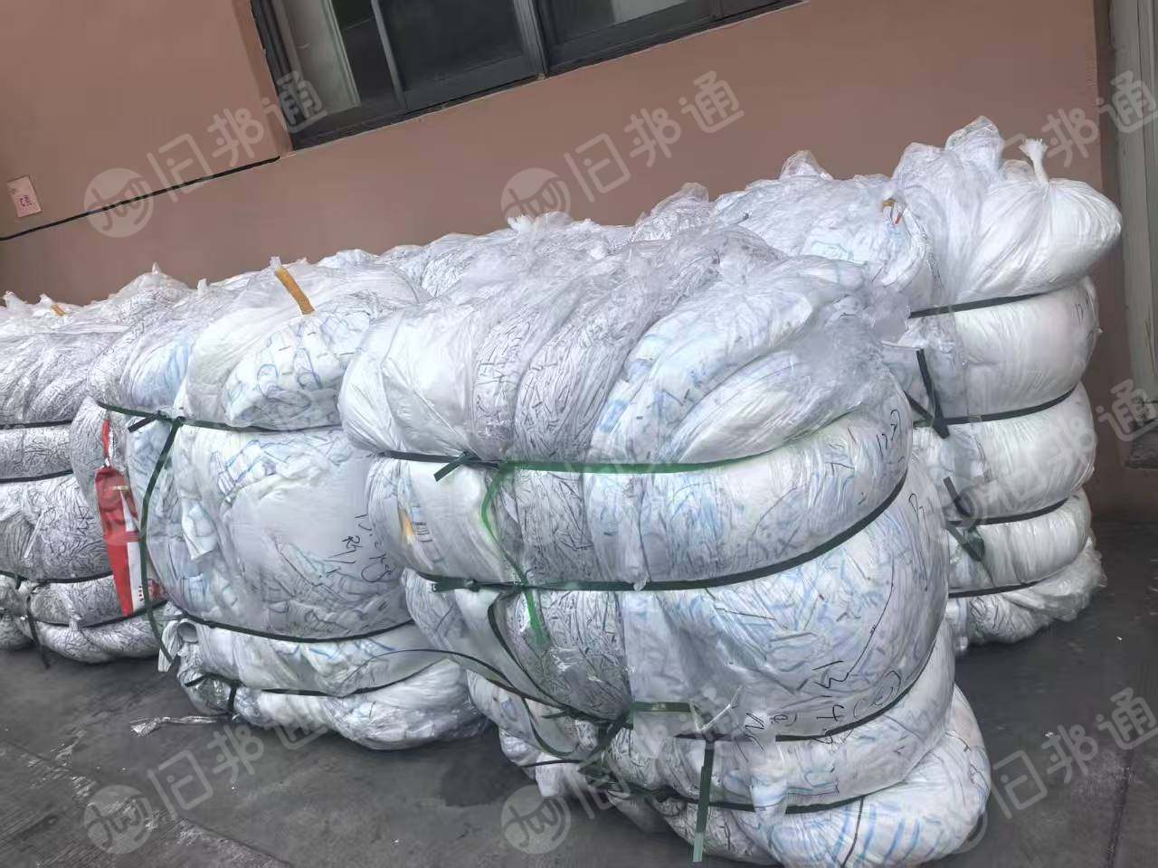 长期出售尿不湿边角料，涤丙复合材质，无纺布边角料，月供17吨左右，货在浙江嘉兴