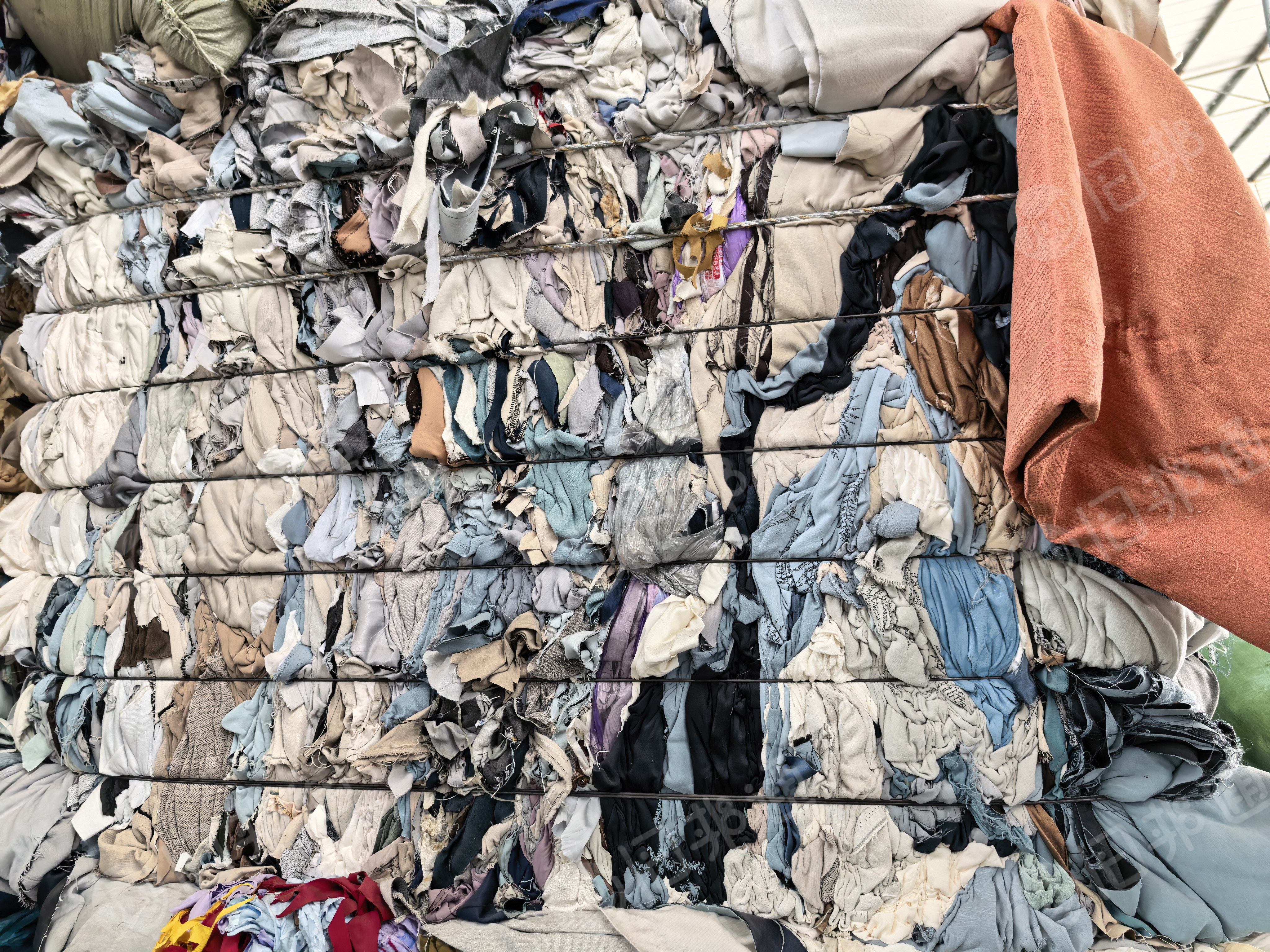 长期大量出售涤纶窗帘布,涤纶造粒布,涤纶废布,现货一百多吨