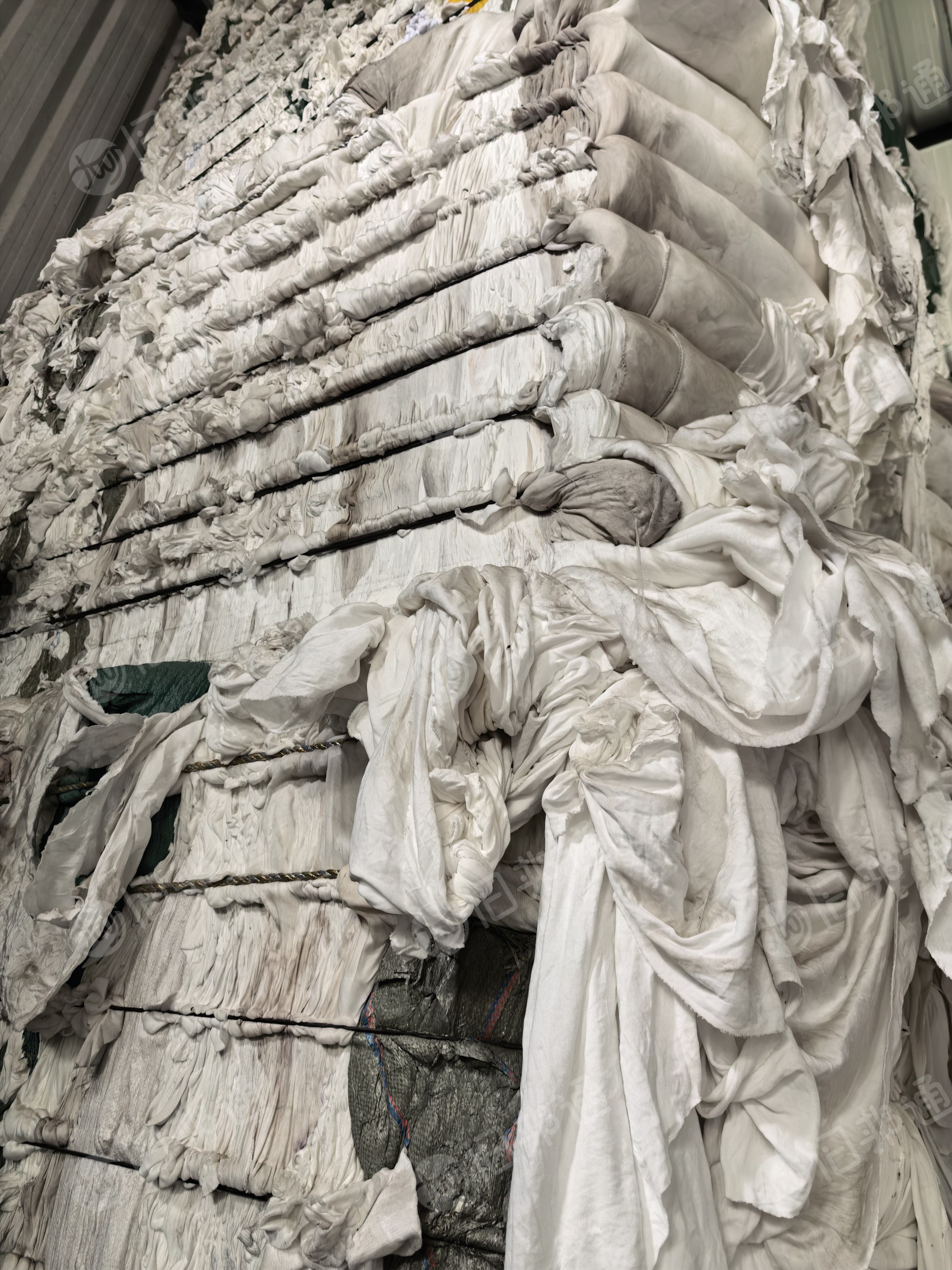 长期大量出售白色涤纶废布，涤纶拉丝料，涤纶边角料