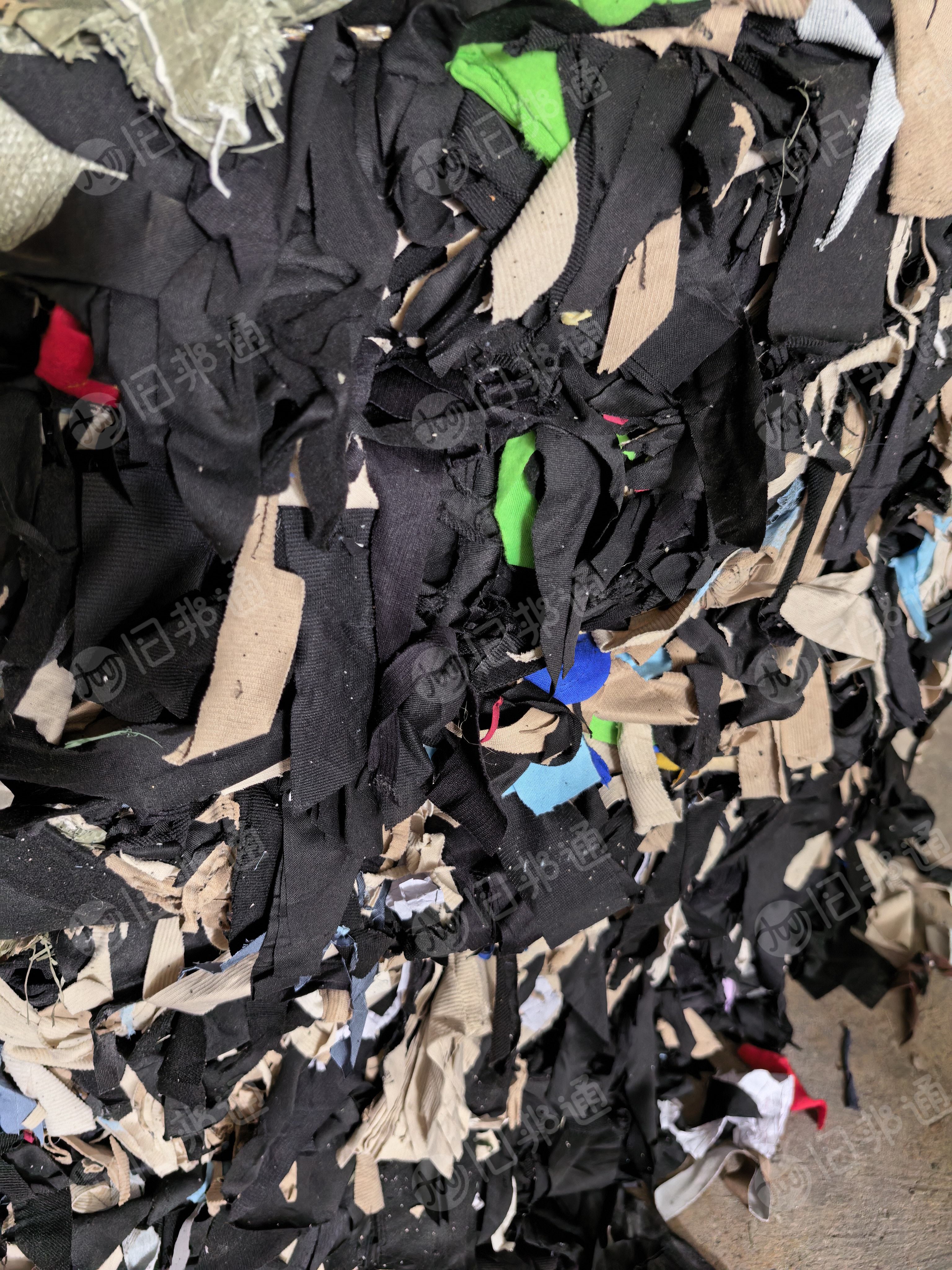 长期大量出售黑色涤纶针织废布，涤纶边角料，现货500吨，广西玉林，广东东莞都有货