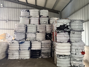 长期出售透明带胶PVC ，乳白带胶PVC ，杂色带胶和不带胶的