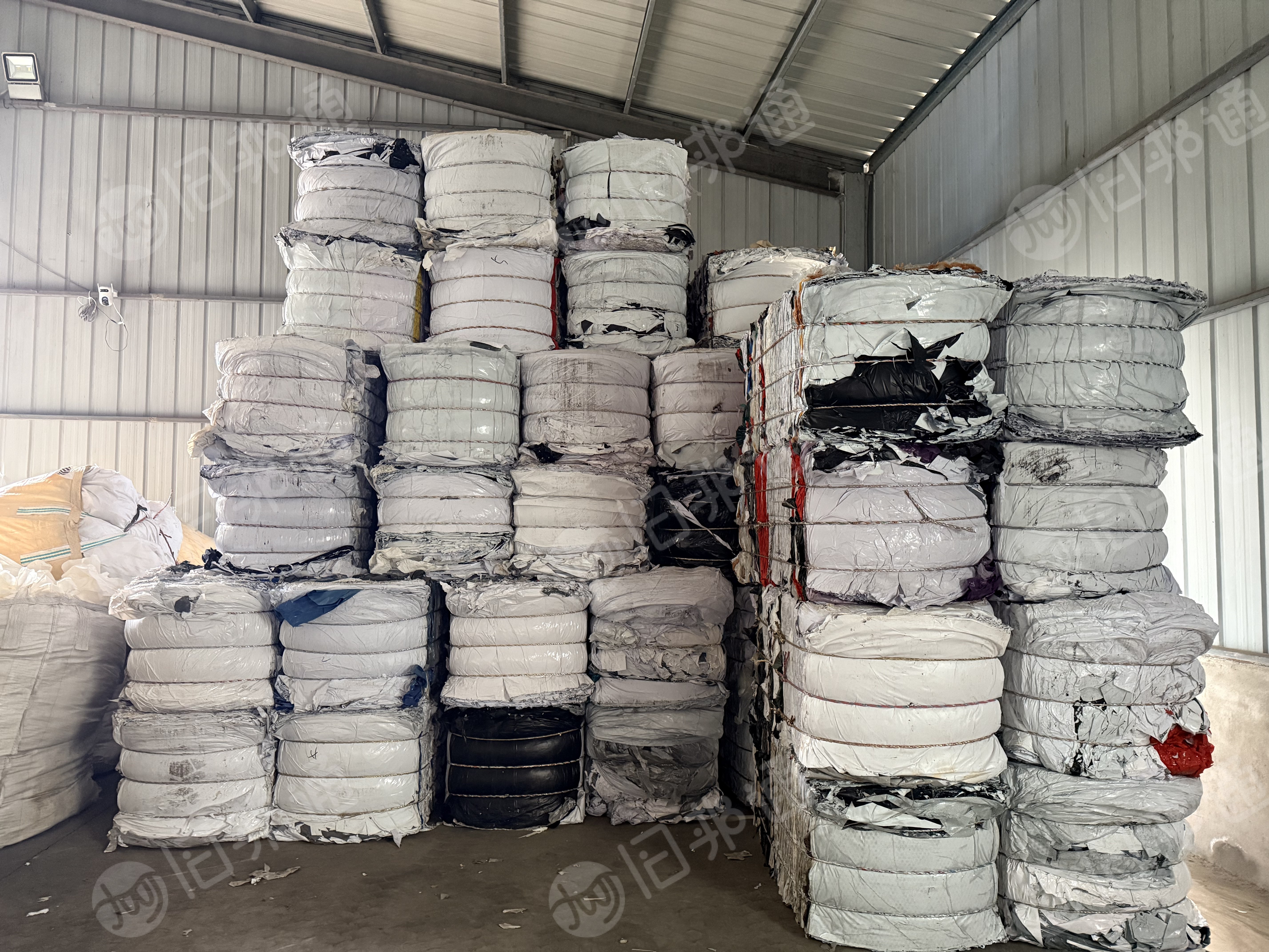 长期出售透明带胶PVC ，乳白带胶PVC ，杂色带胶和不带胶的