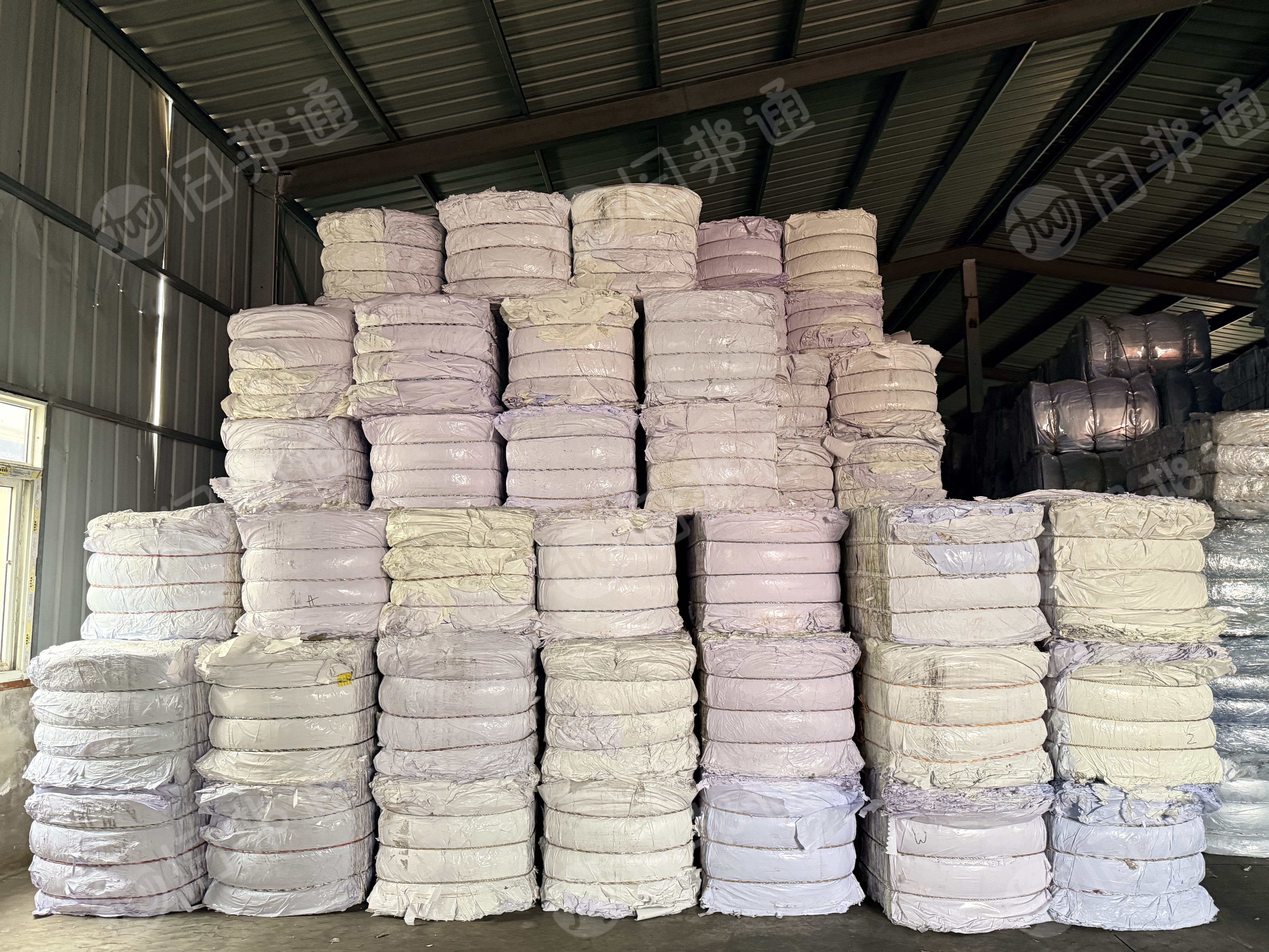 长期出售透明带胶PVC ，乳白带胶PVC ，杂色带胶和不带胶的