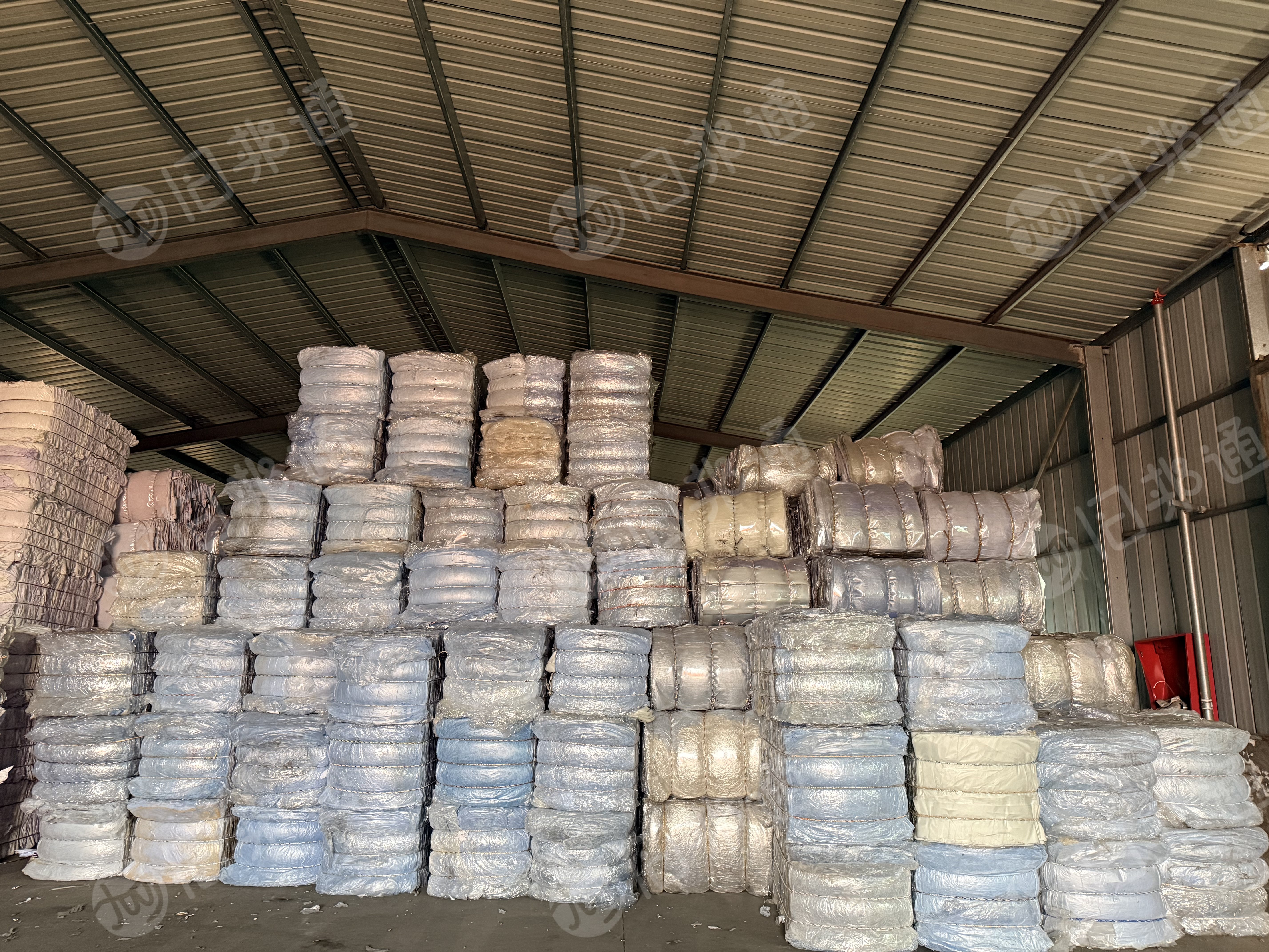 长期出售透明带胶PVC ，乳白带胶PVC ，杂色带胶和不带胶的