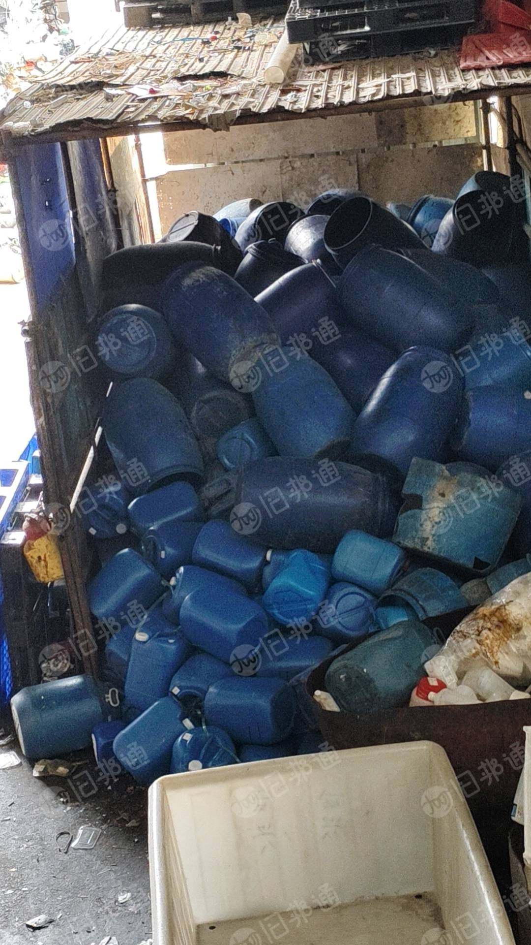 出售优质蓝罐(大中一起压的)一挂车，沉水都捡干净的，欢迎采购。