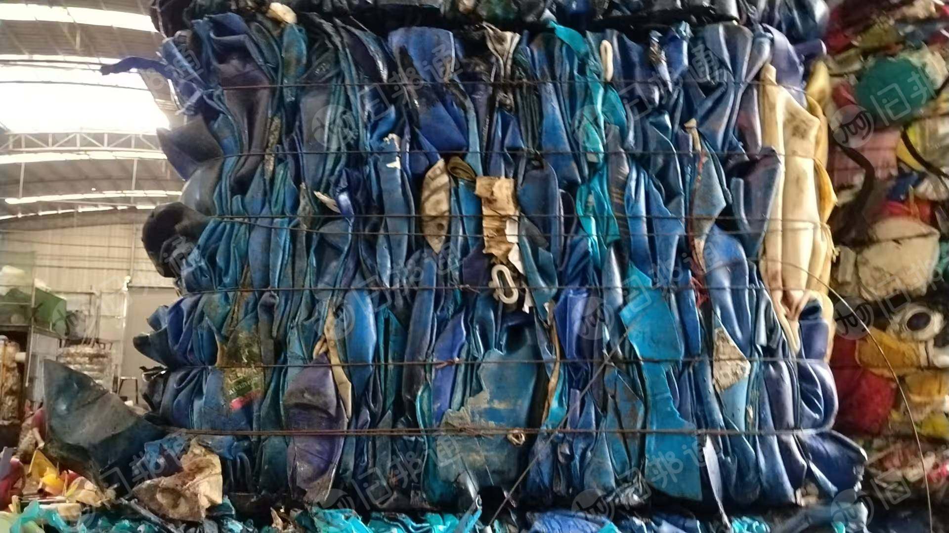 出售优质蓝罐(大中一起压的)一挂车,沉水都捡干净的,欢迎采购。