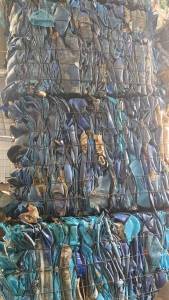 出售优质蓝罐(大中一起压的)一挂车，沉水都捡干净的，欢迎采购。