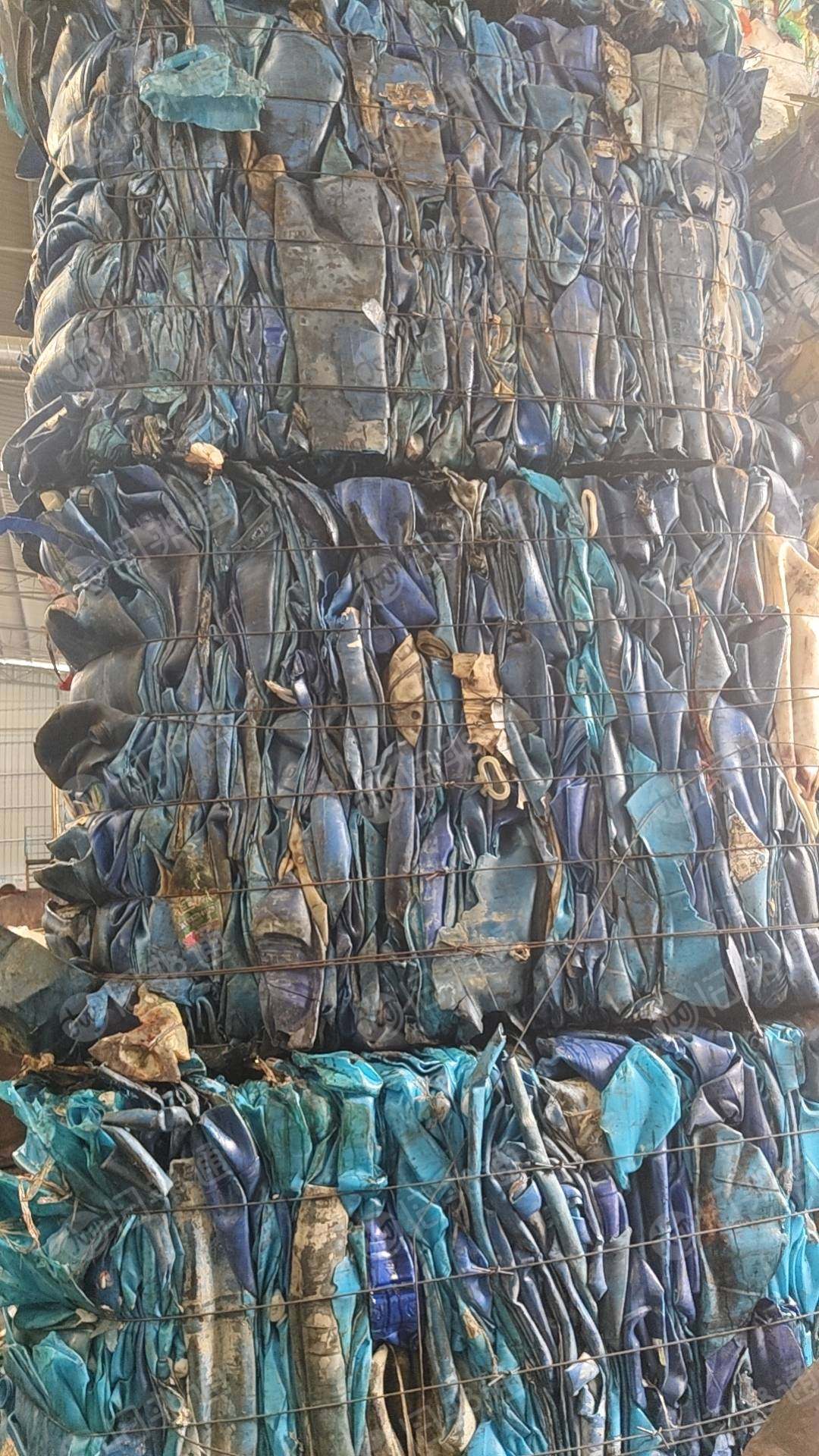 出售优质蓝罐(大中一起压的)一挂车,沉水都捡干净的,欢迎采购。