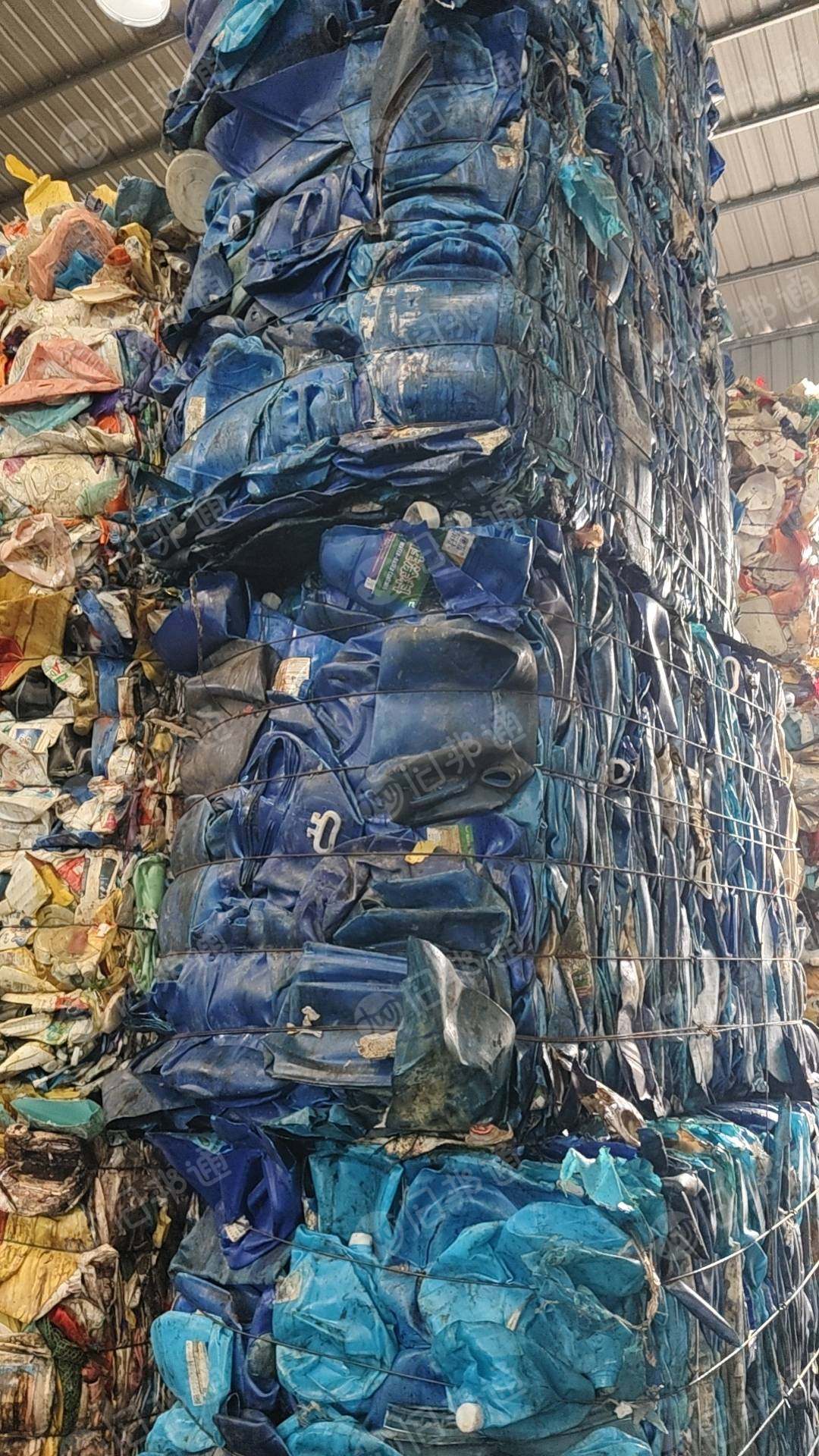 出售优质蓝罐(大中一起压的)一挂车,沉水都捡干净的,欢迎采购。