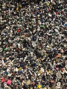 出售摇床料粉和25度上浮料粉，摇床料粉两挂车，25度上浮料粉一挂车