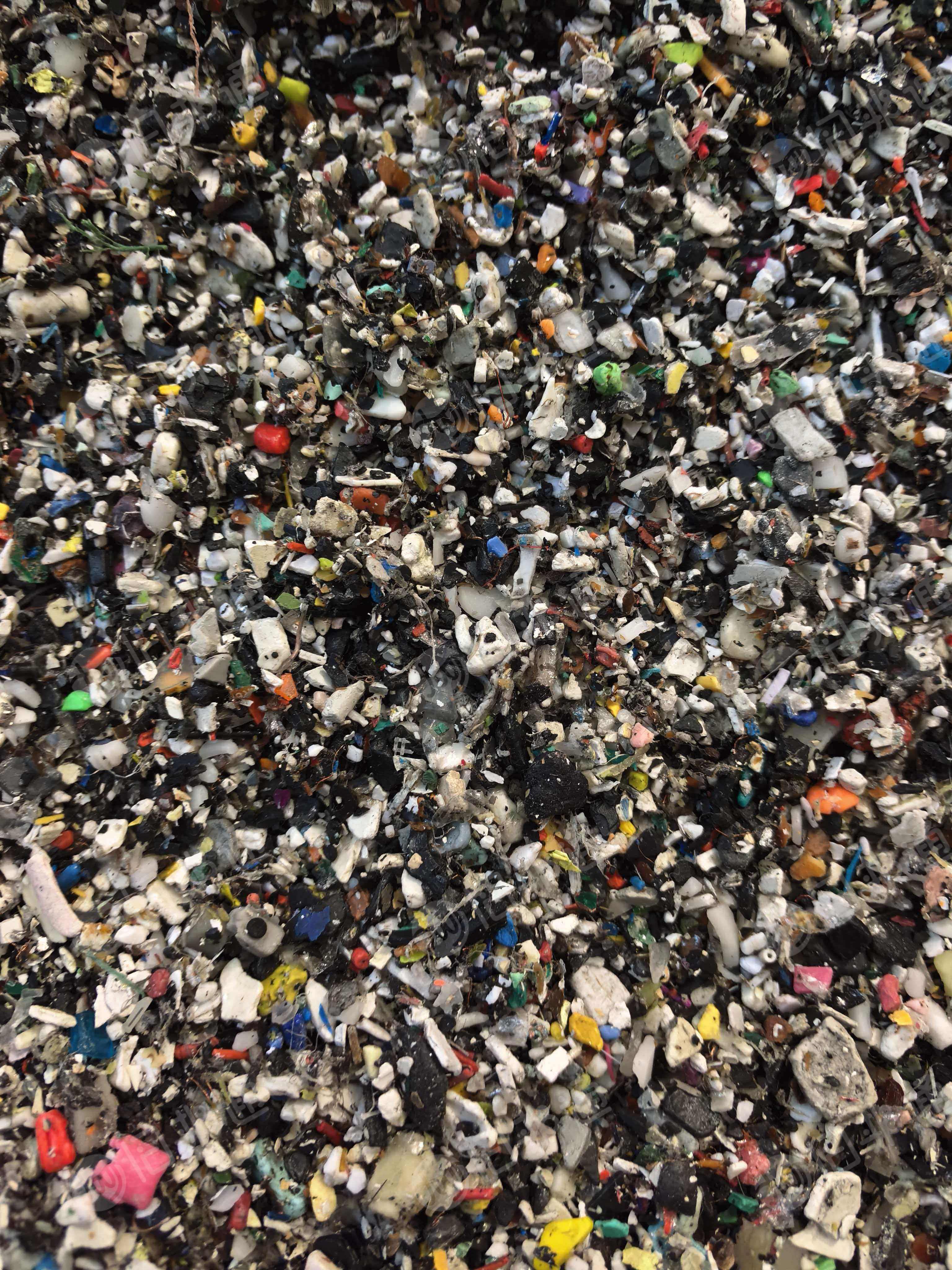 出售摇床料粉和25度上浮料粉，摇床料粉两挂车，25度上浮料粉一挂车