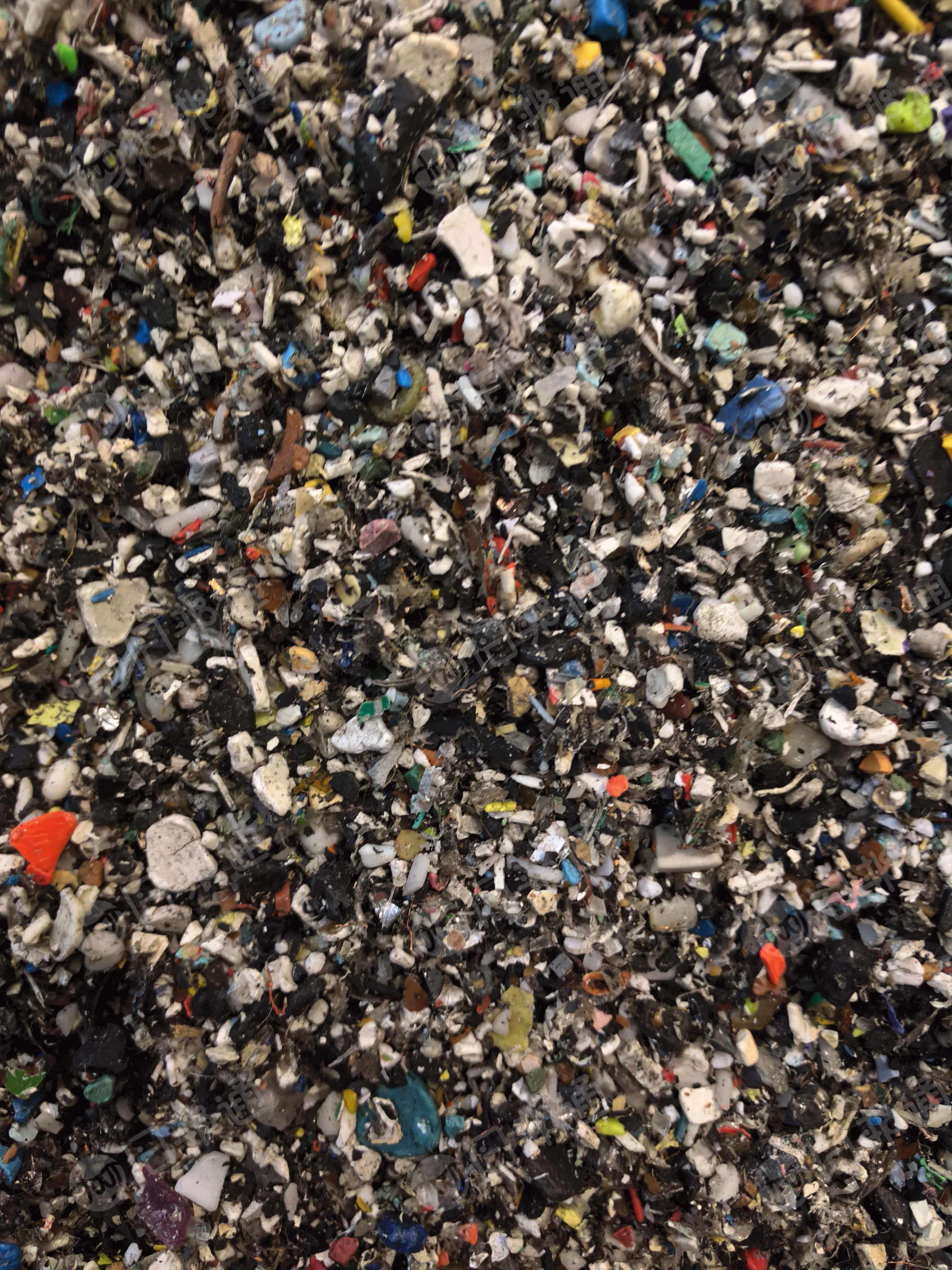 出售摇床料粉和25度上浮料粉，摇床料粉两挂车，25度上浮料粉一挂车