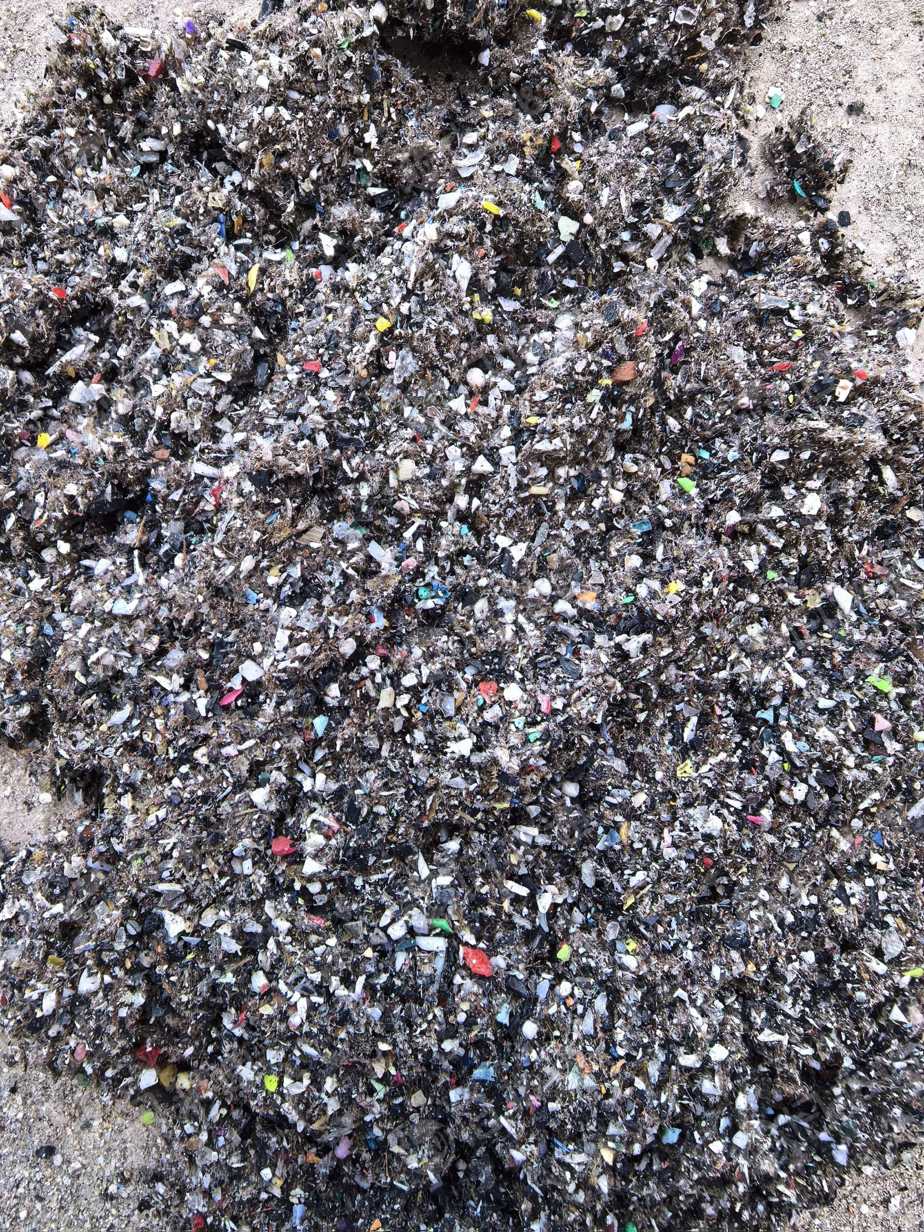 出售摇床料粉和25度上浮料粉，摇床料粉两挂车，25度上浮料粉一挂车