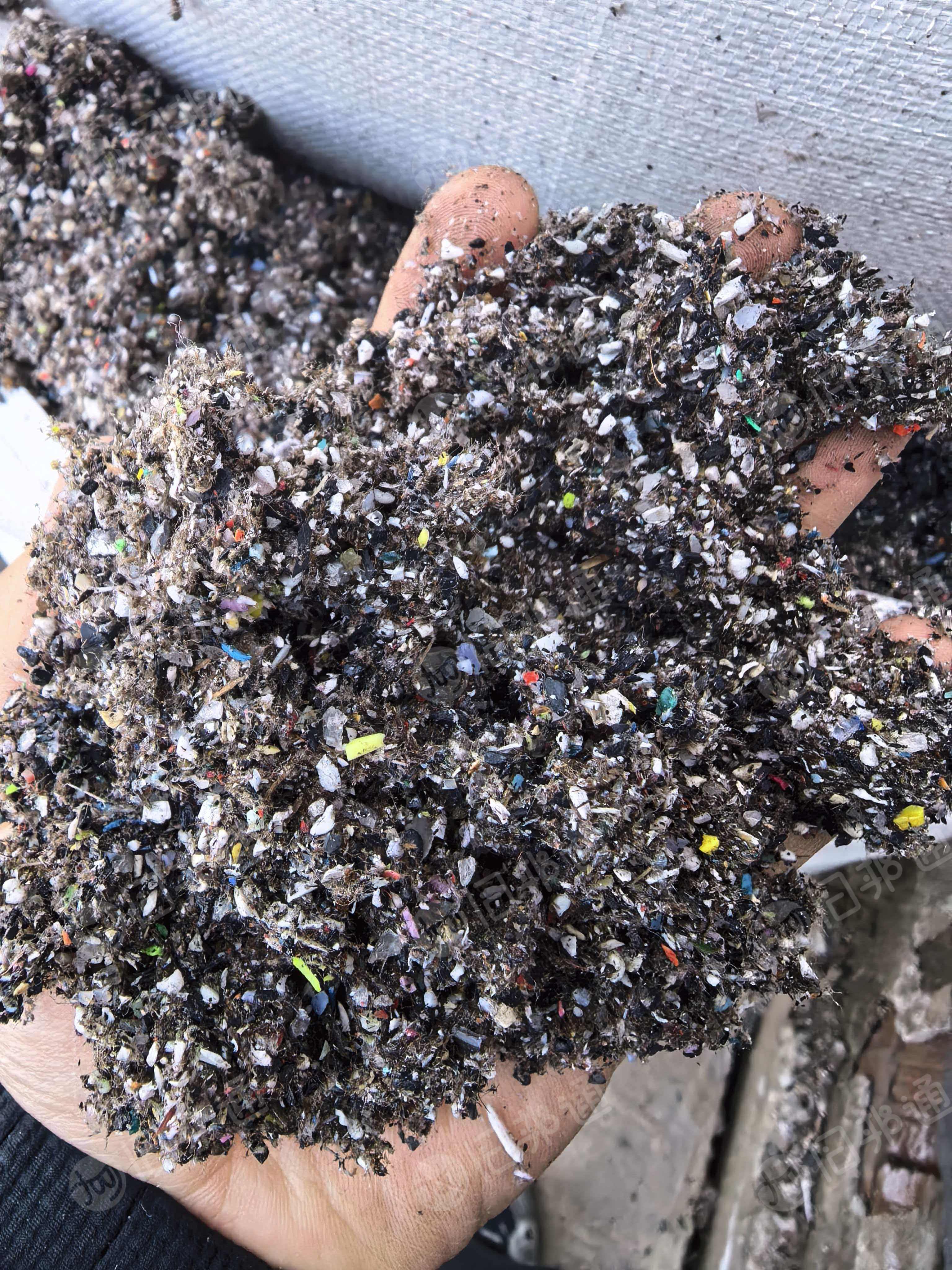 出售摇床料粉和25度上浮料粉，摇床料粉两挂车，25度上浮料粉一挂车