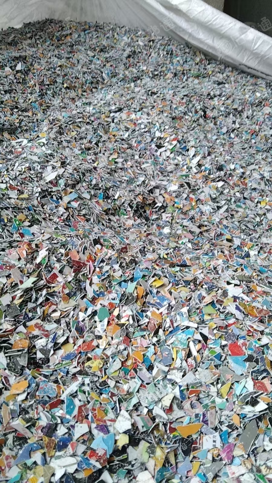 出售PVC卡框破碎料，现货几吨